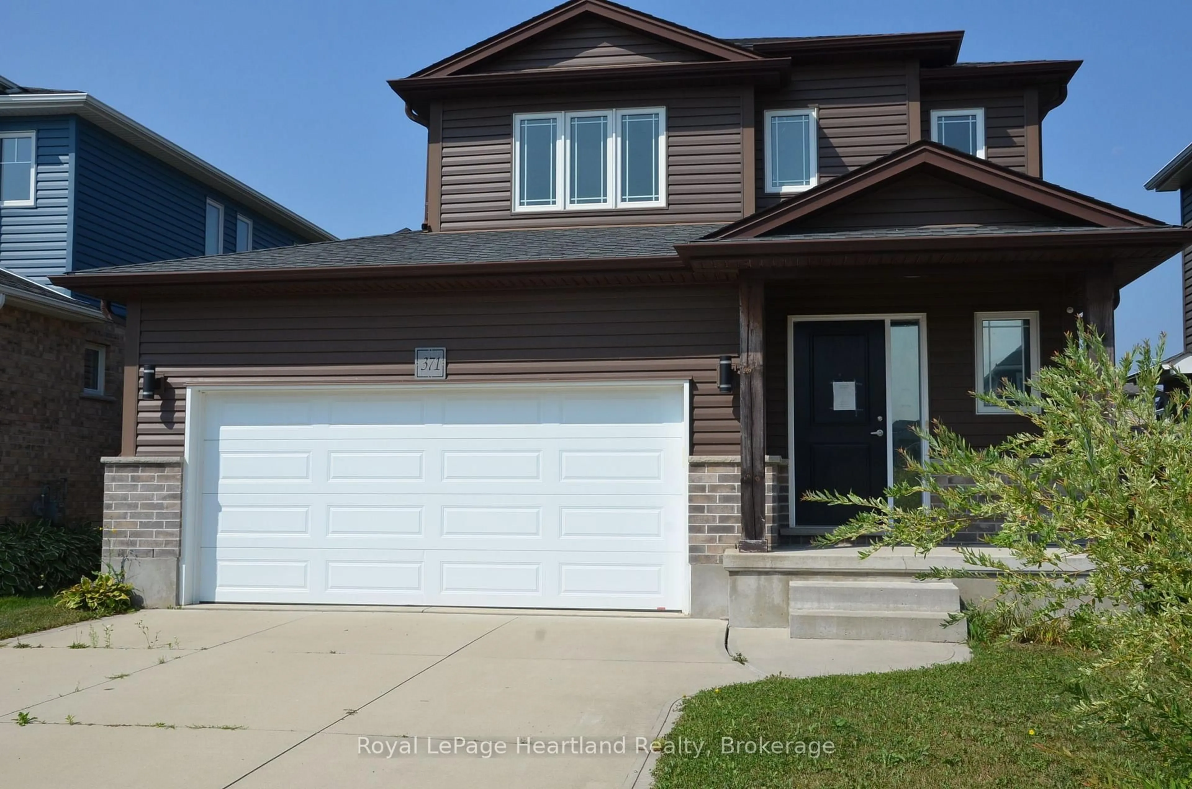 Home with vinyl exterior material, street for 371 BEECH St, Lucan Biddulph Ontario N0M 2J0