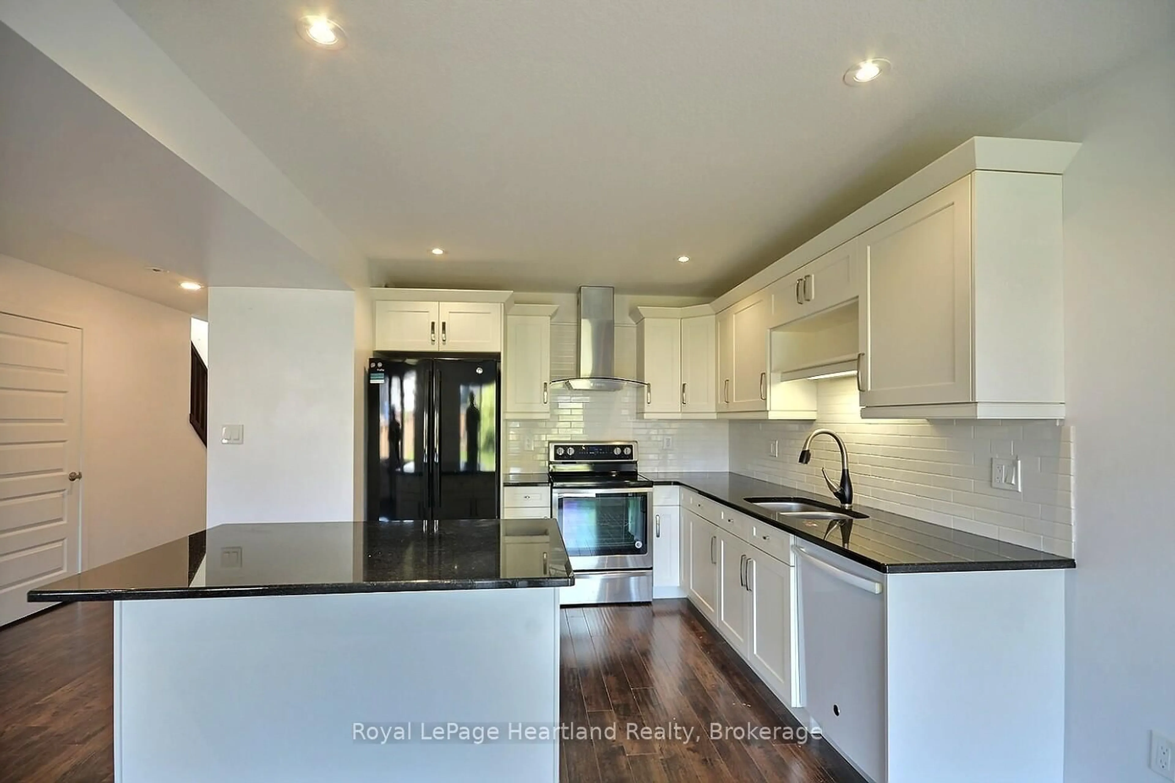 Open concept kitchen, unknown for 371 BEECH St, Lucan Biddulph Ontario N0M 2J0