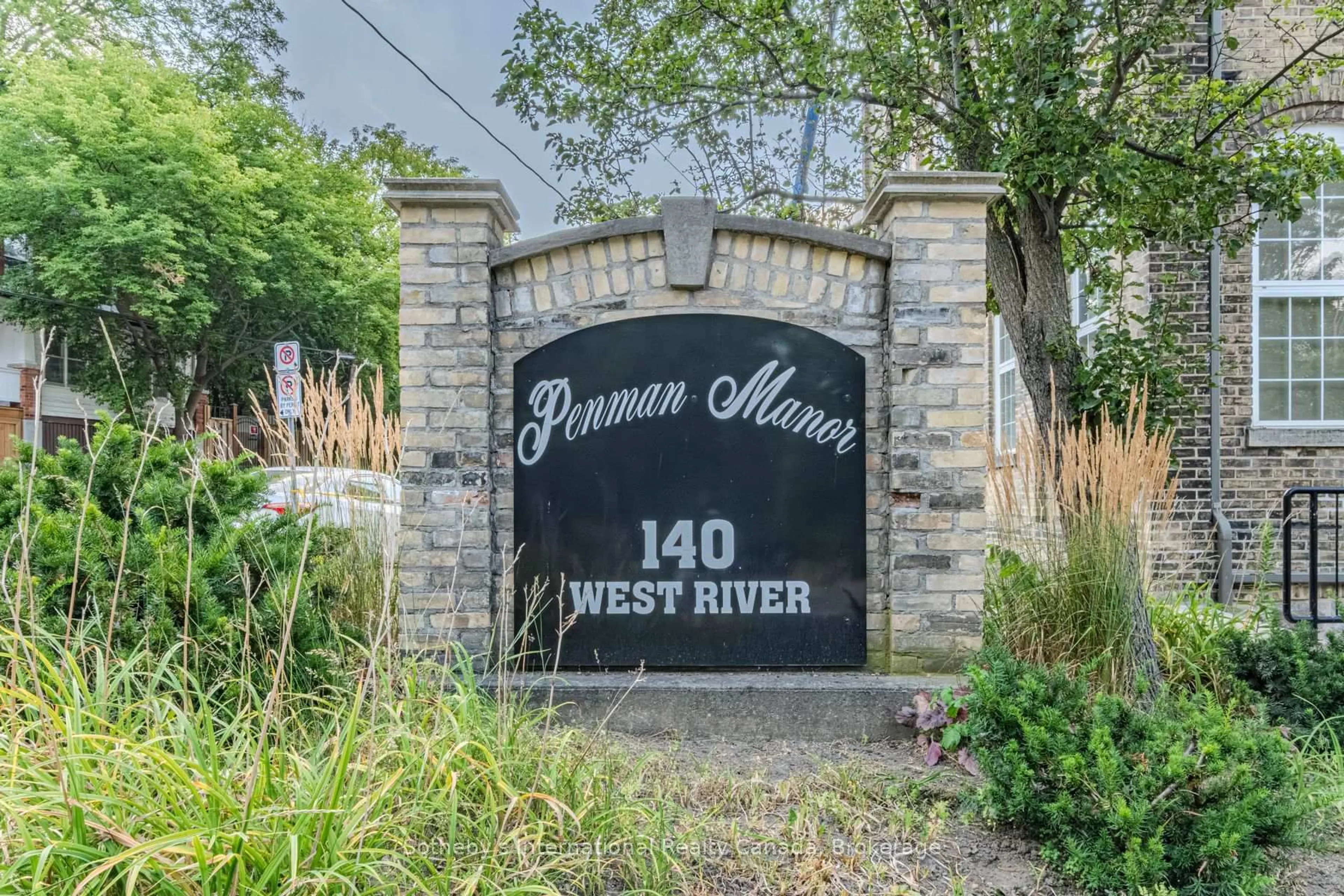 Indoor foyer for 140 West River St #402, Brant Ontario N3L 3E2
