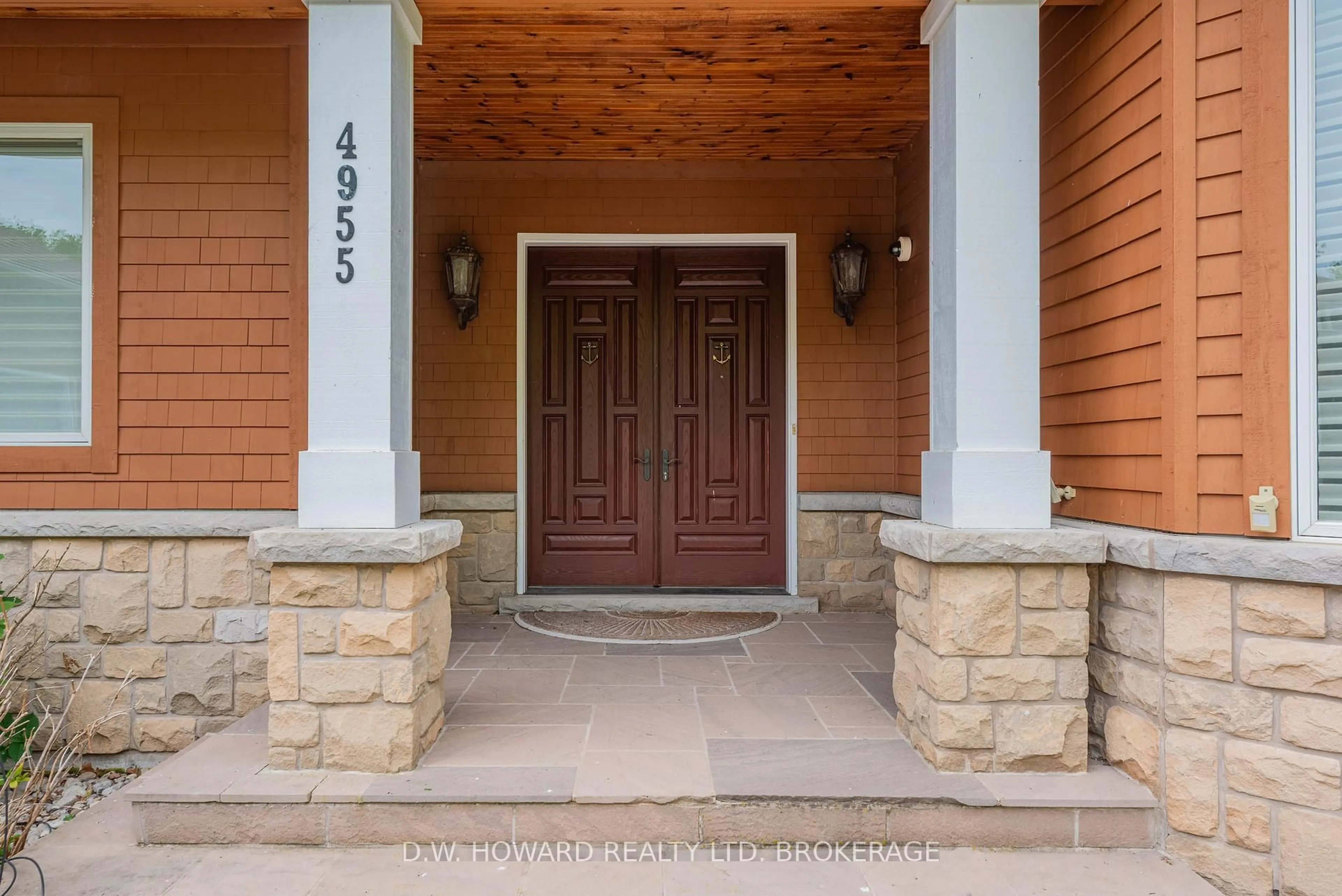 Indoor entryway for 4955 South Shore Rd, Fort Erie Ontario L0S 1N0