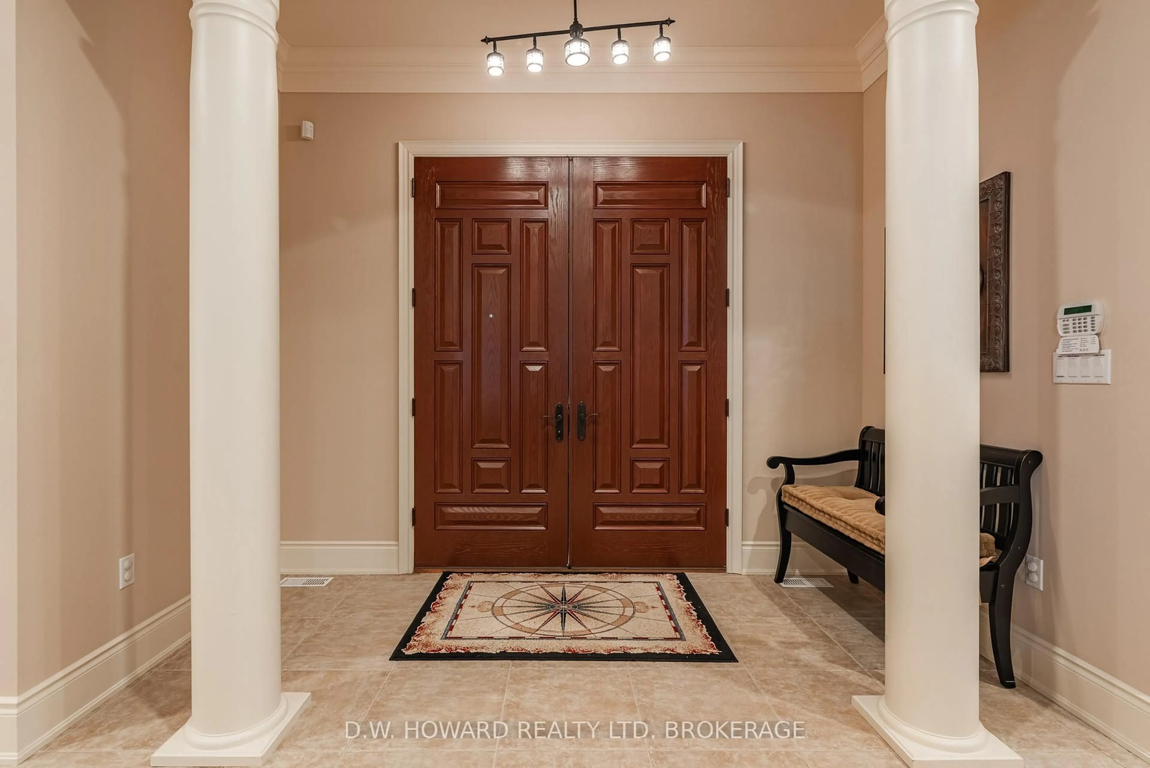 Indoor entryway for 4955 South Shore Rd, Fort Erie Ontario L0S 1N0