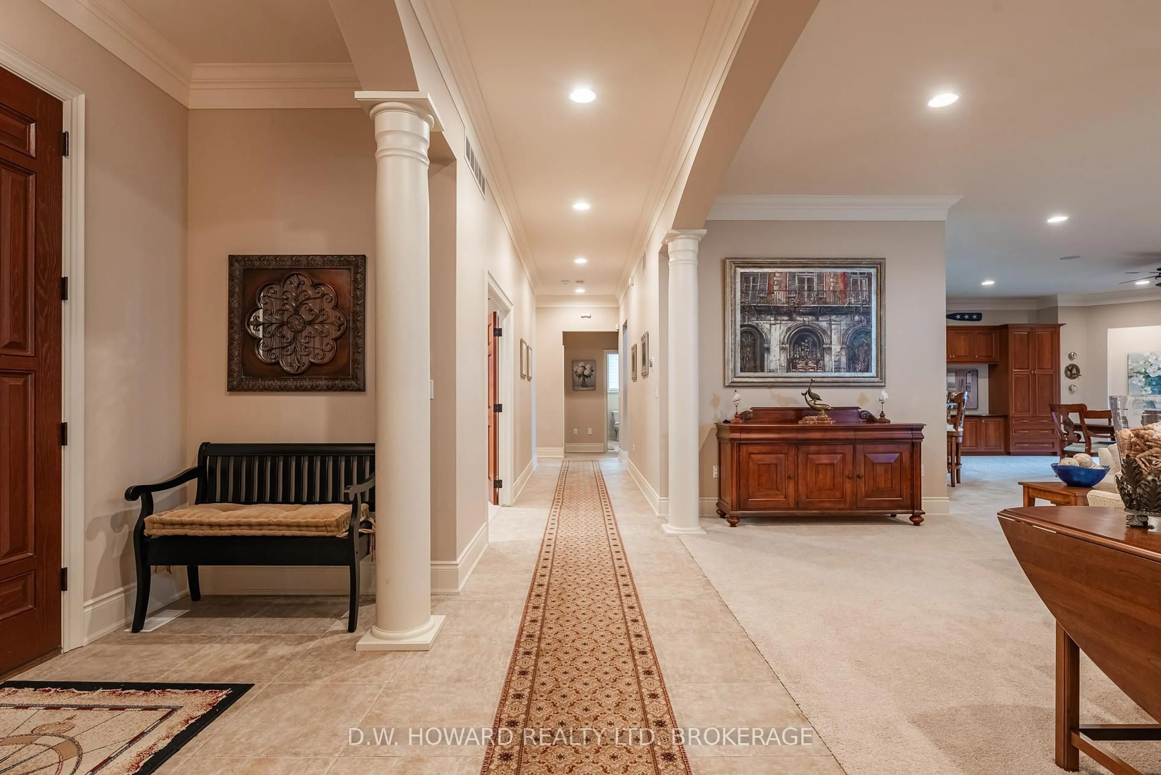 Indoor foyer for 4955 South Shore Rd, Fort Erie Ontario L0S 1N0