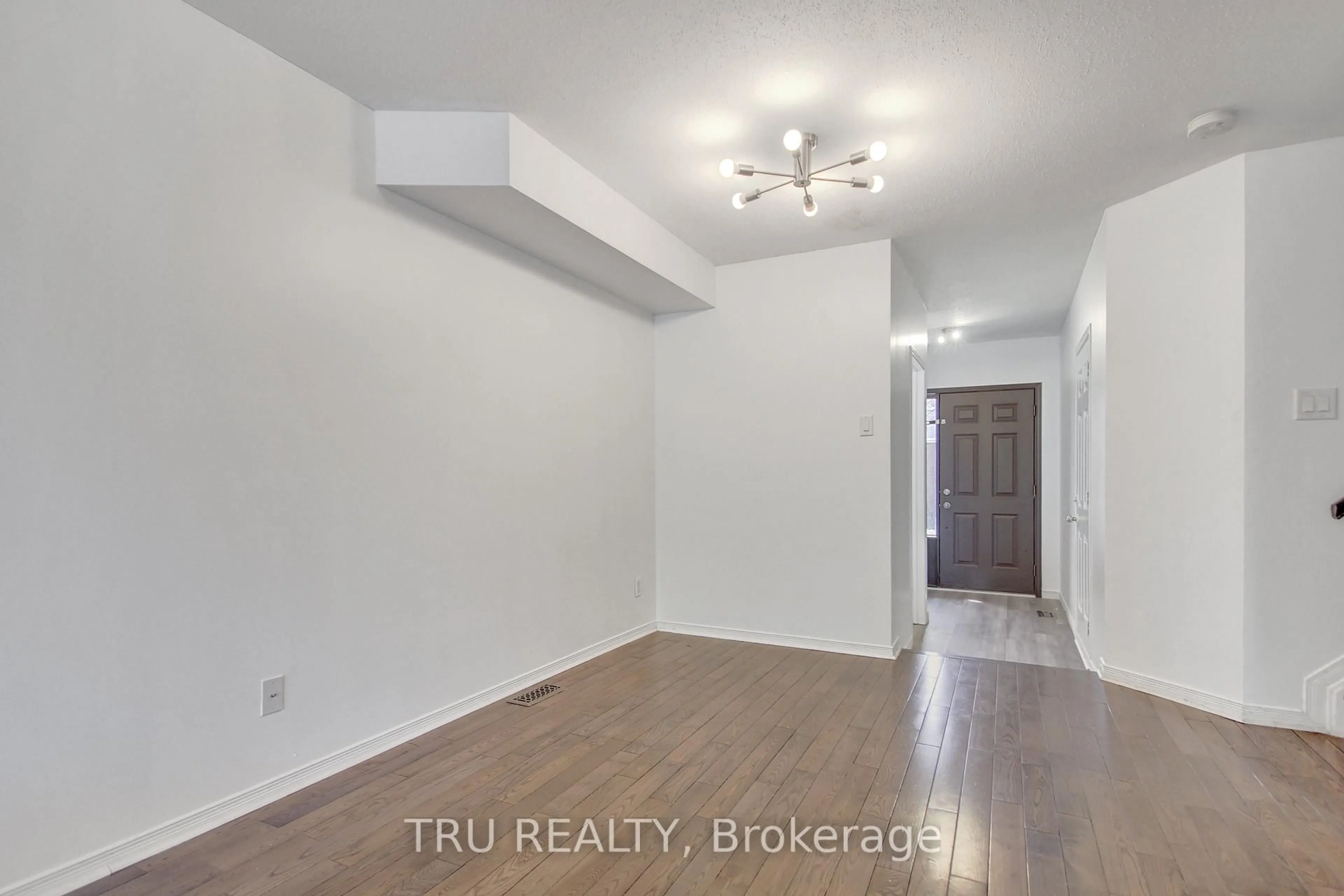 A pic of a room for 133 Kinross Private, Ottawa Ontario K2K 3P9