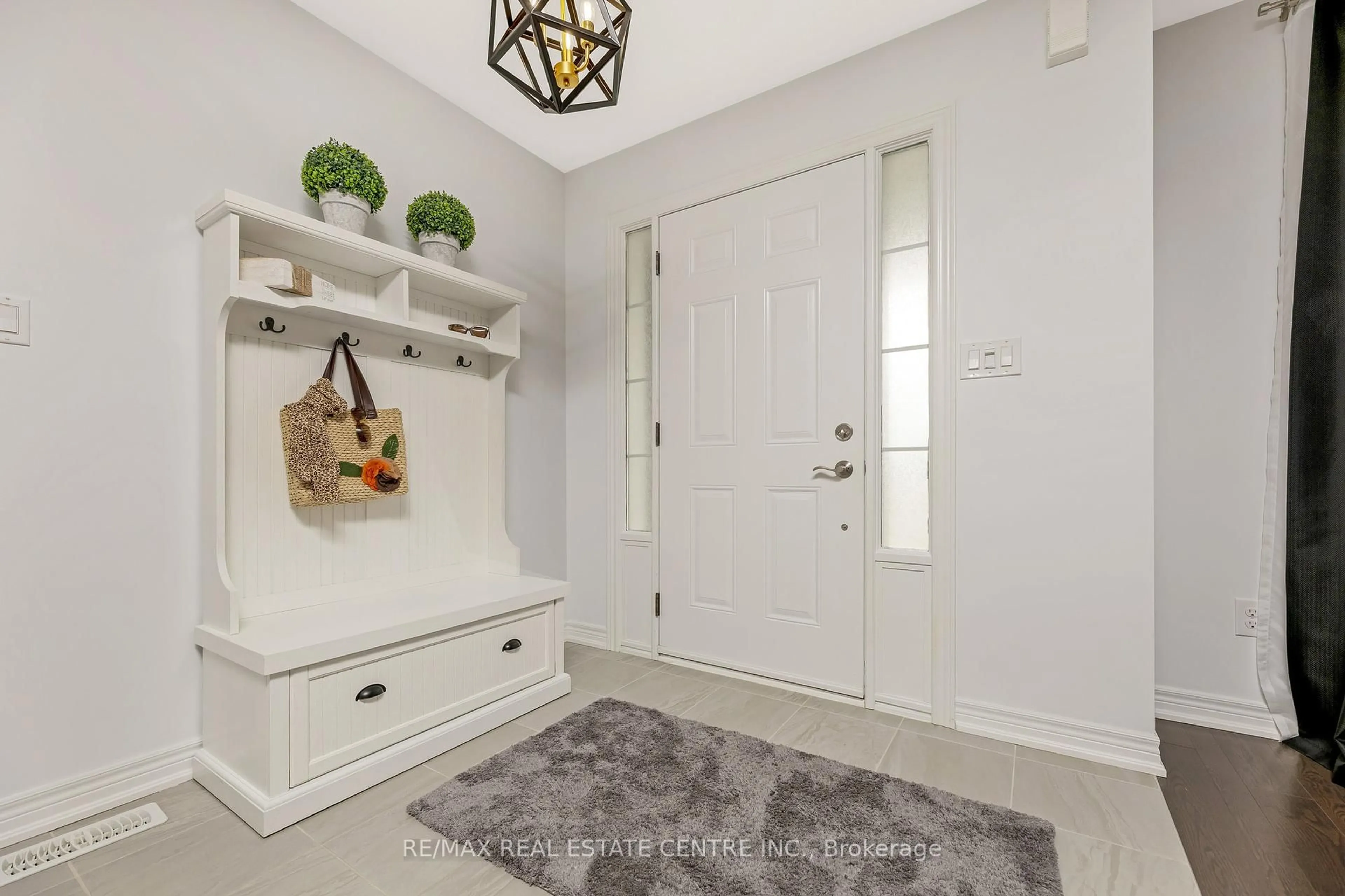 Indoor entryway for 36 Michelles Way, Haldimand Ontario N0A 1H0