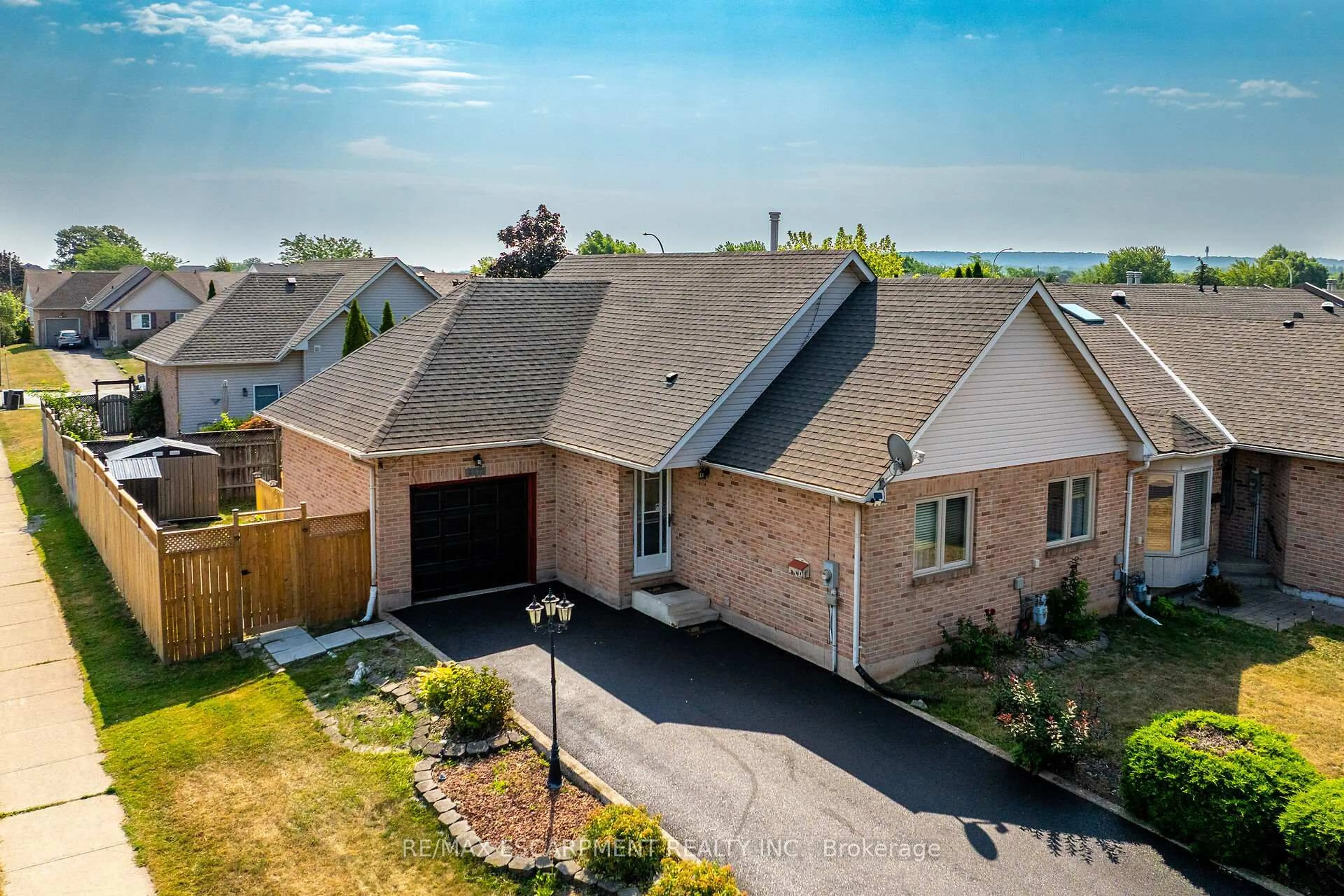 A pic from outside/outdoor area/front of a property/back of a property/a pic from drone, street for 4473 CHRISTOPHER Crt, Lincoln Ontario L3J 0E1