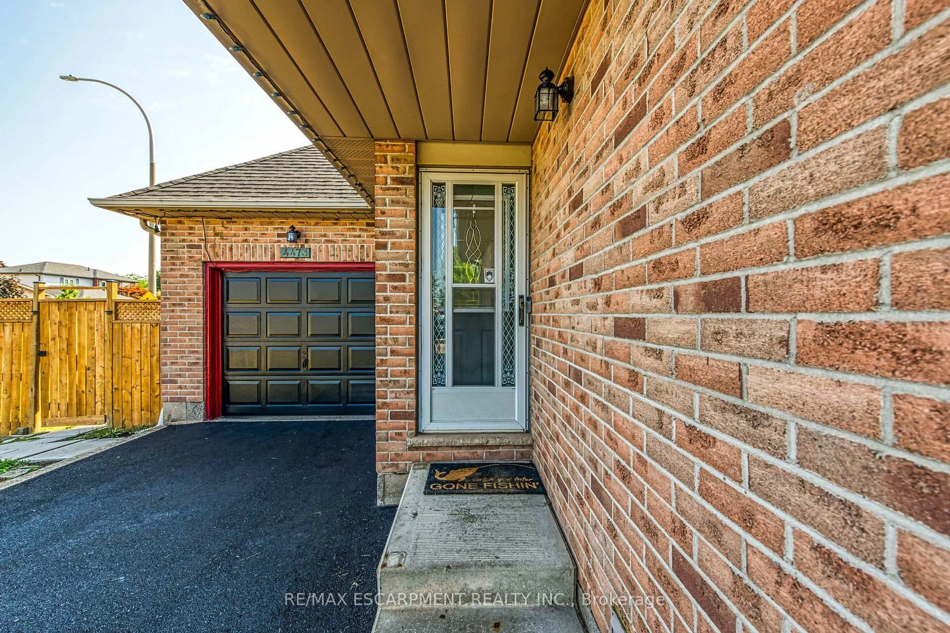 Home with brick exterior material, street for 4473 CHRISTOPHER Crt, Lincoln Ontario L3J 0E1