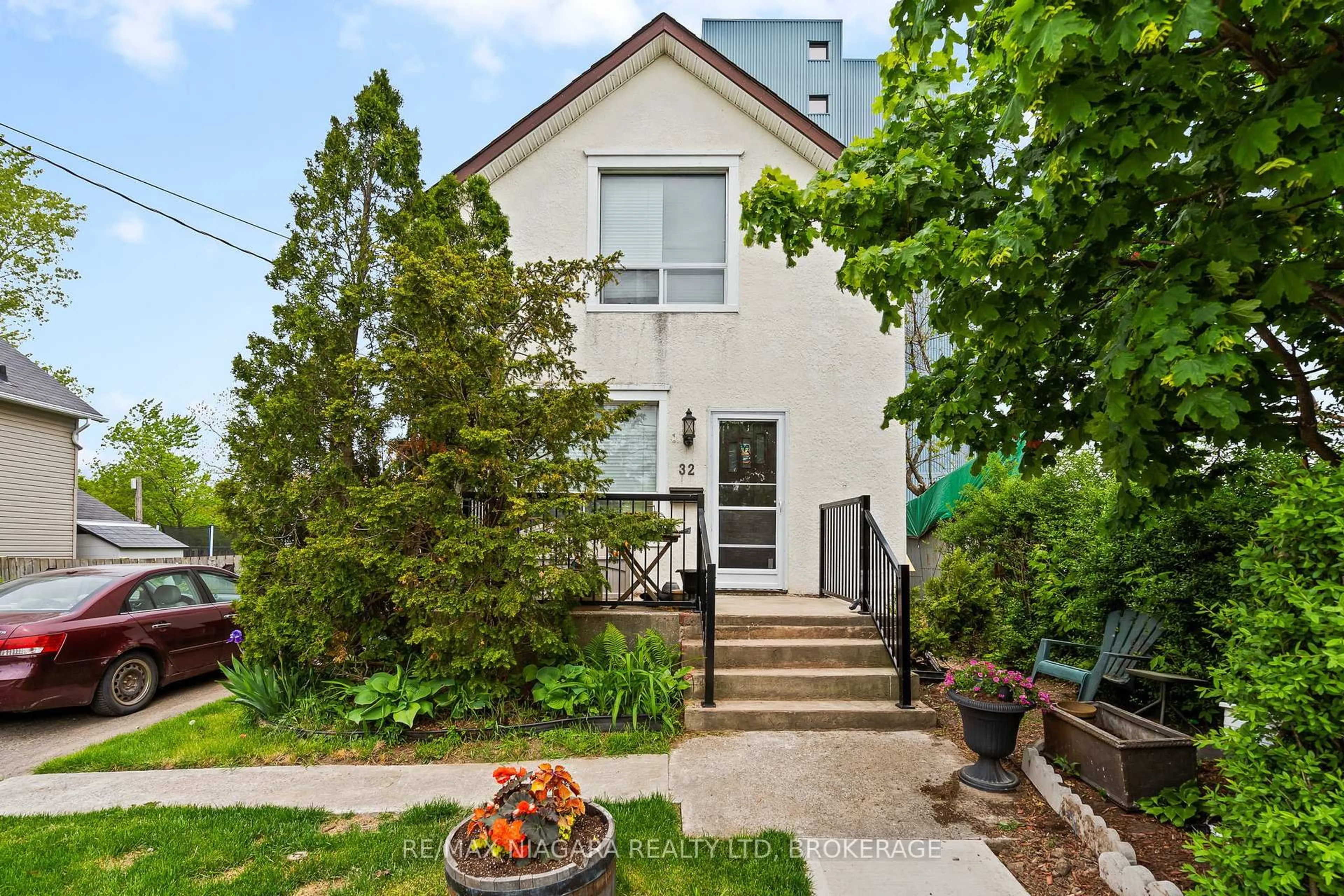 Unknown for 32 State St, Welland Ontario L3B 4K3