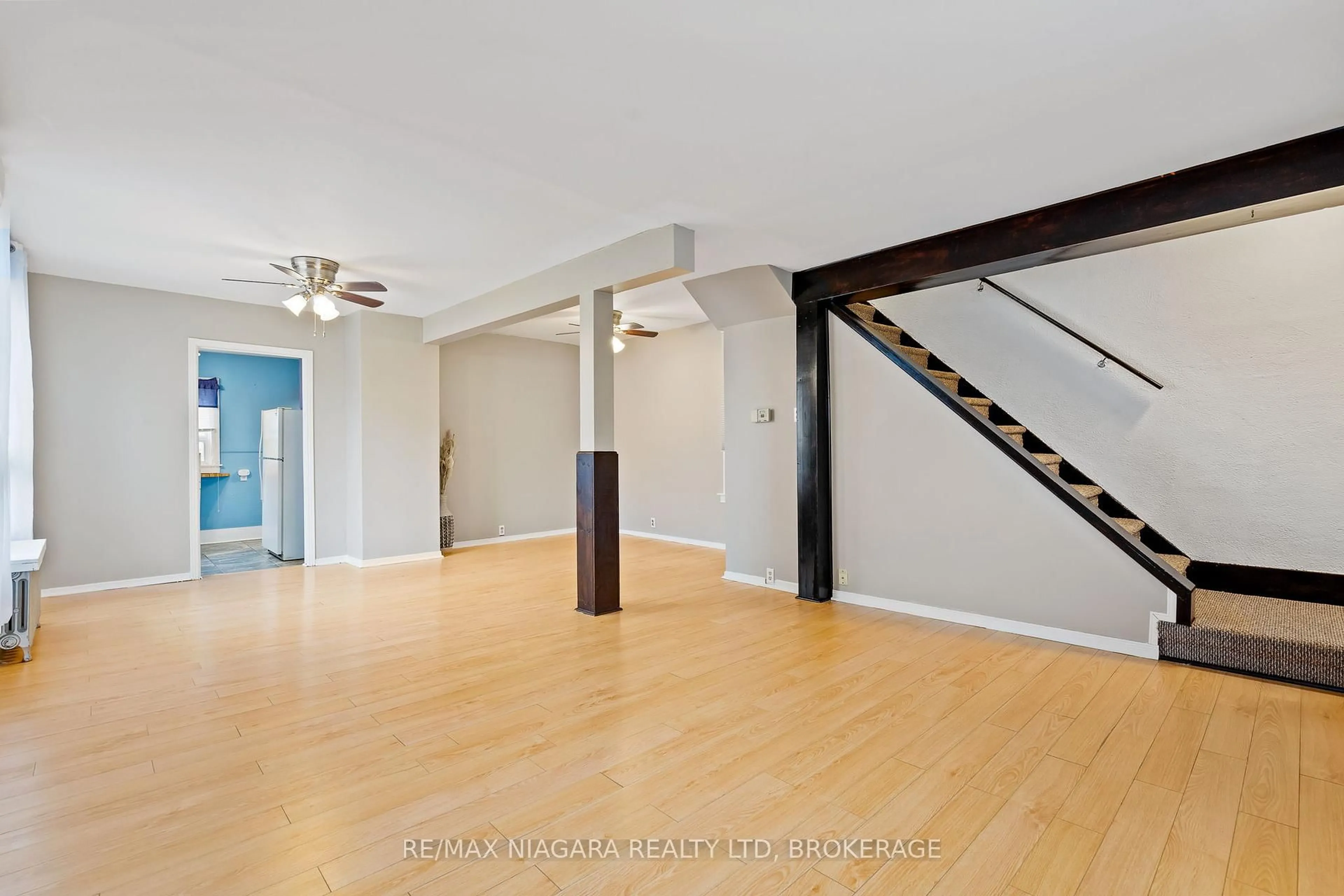 Unknown for 32 State St, Welland Ontario L3B 4K3