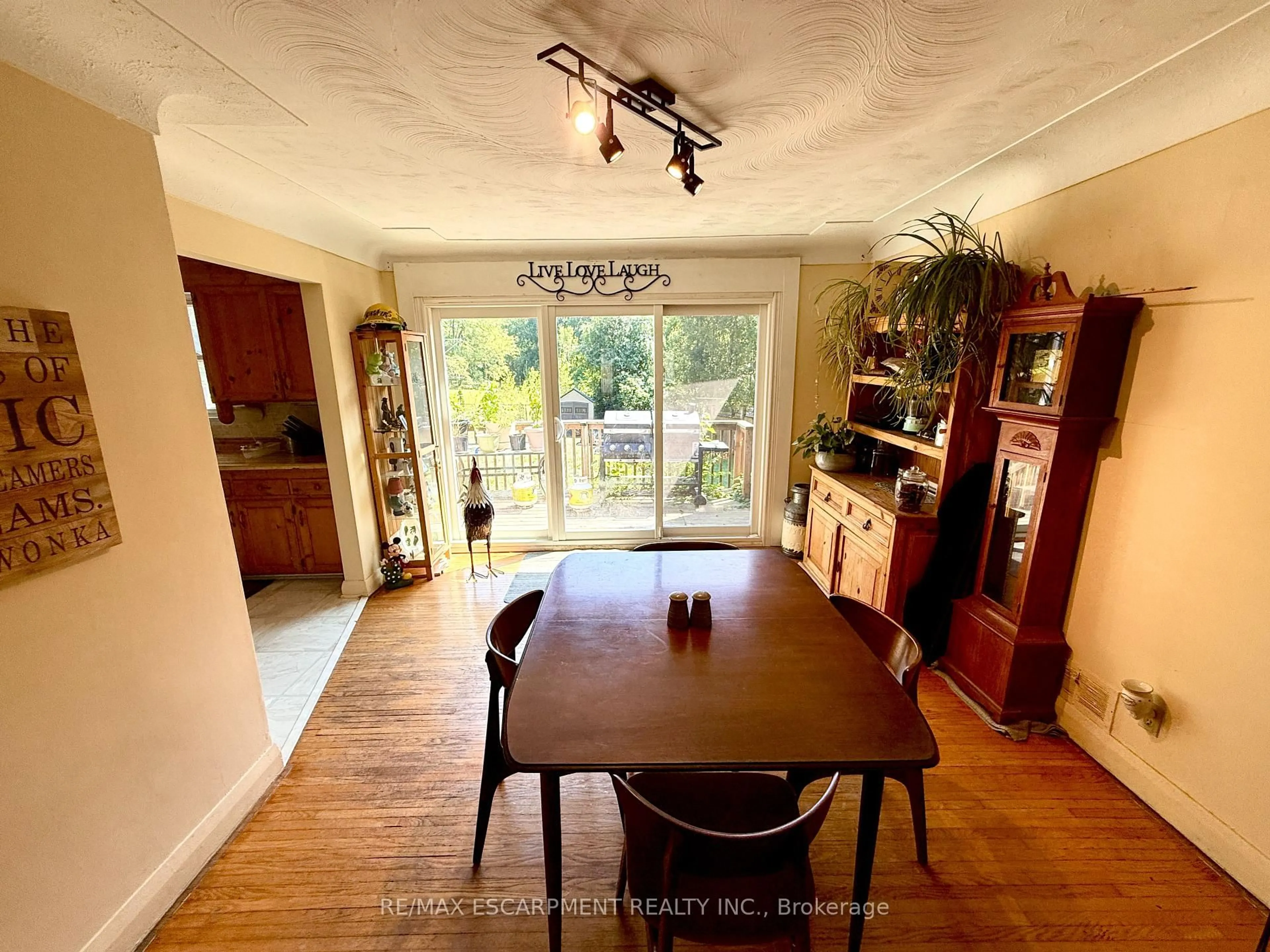 Dining room, wood/laminate floor for 473 Hamilton Dr, Hamilton Ontario L9G 2A9