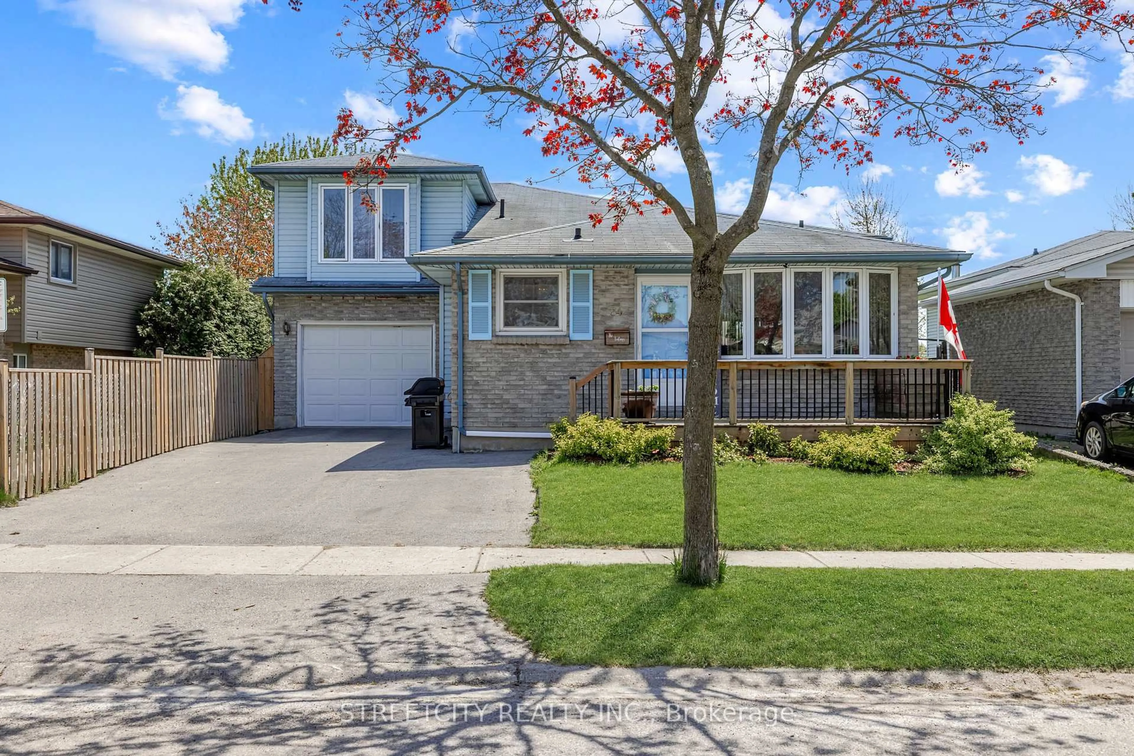 Home with vinyl exterior material, street for 34 BRIDLINGTON Rd, London South Ontario N6E 1X4