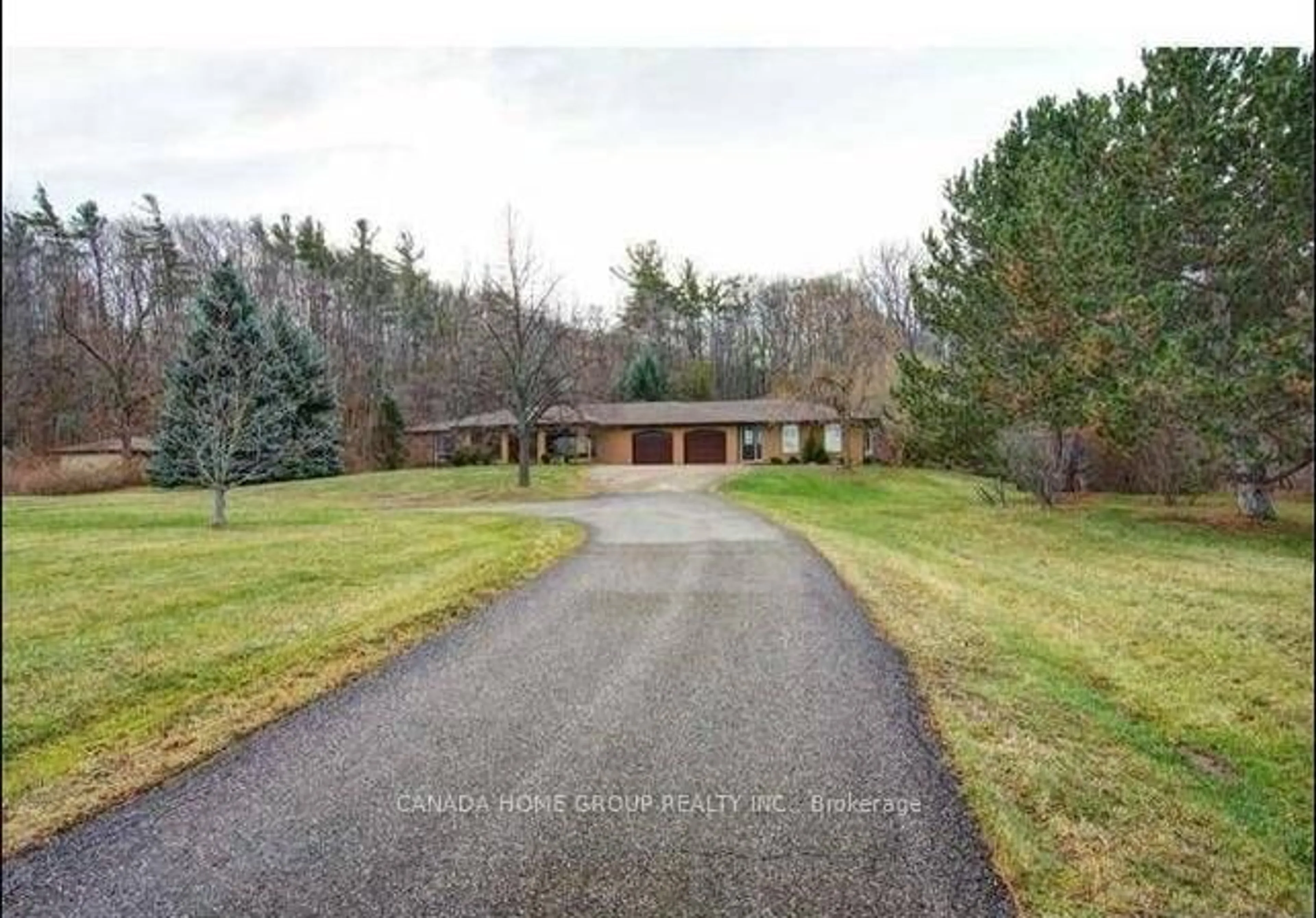 A pic from outside/outdoor area/front of a property/back of a property/a pic from drone, unknown for 37 Bartlett Ave, Grimsby Ontario L3M 5G6