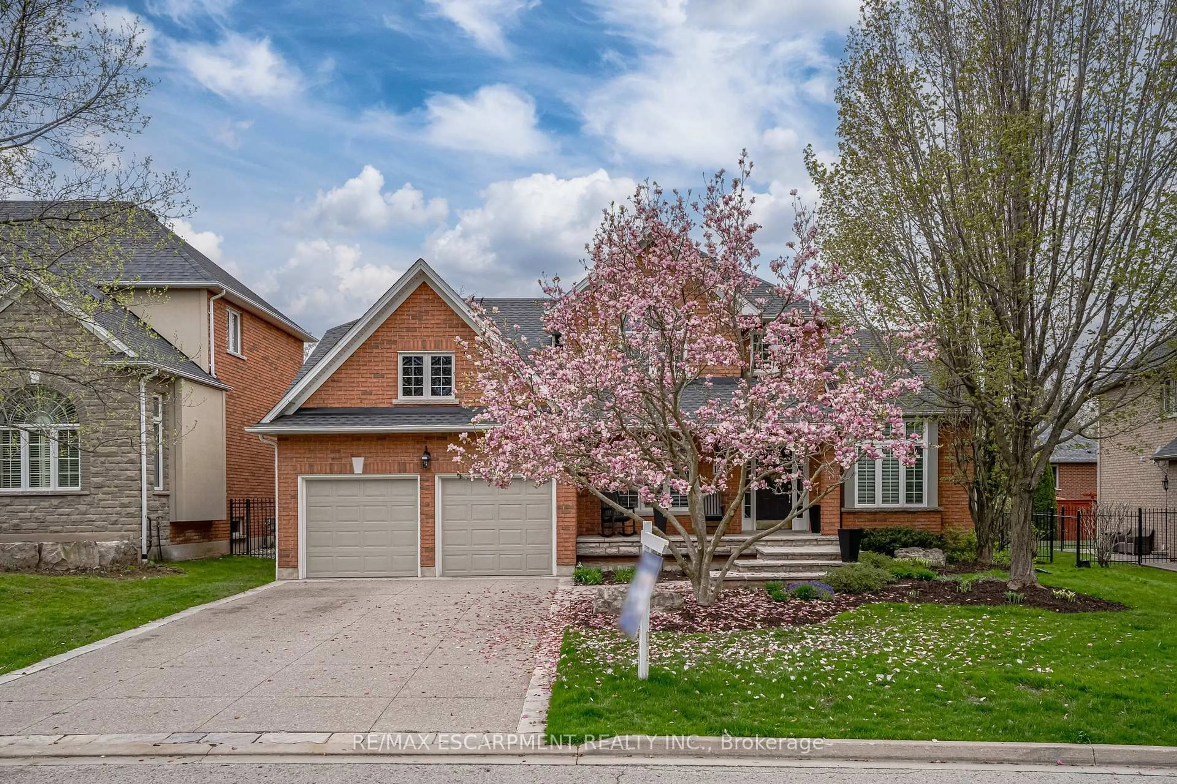 Home with brick exterior material, street for 148 Foxridge Dr, Hamilton Ontario L9G 5B9