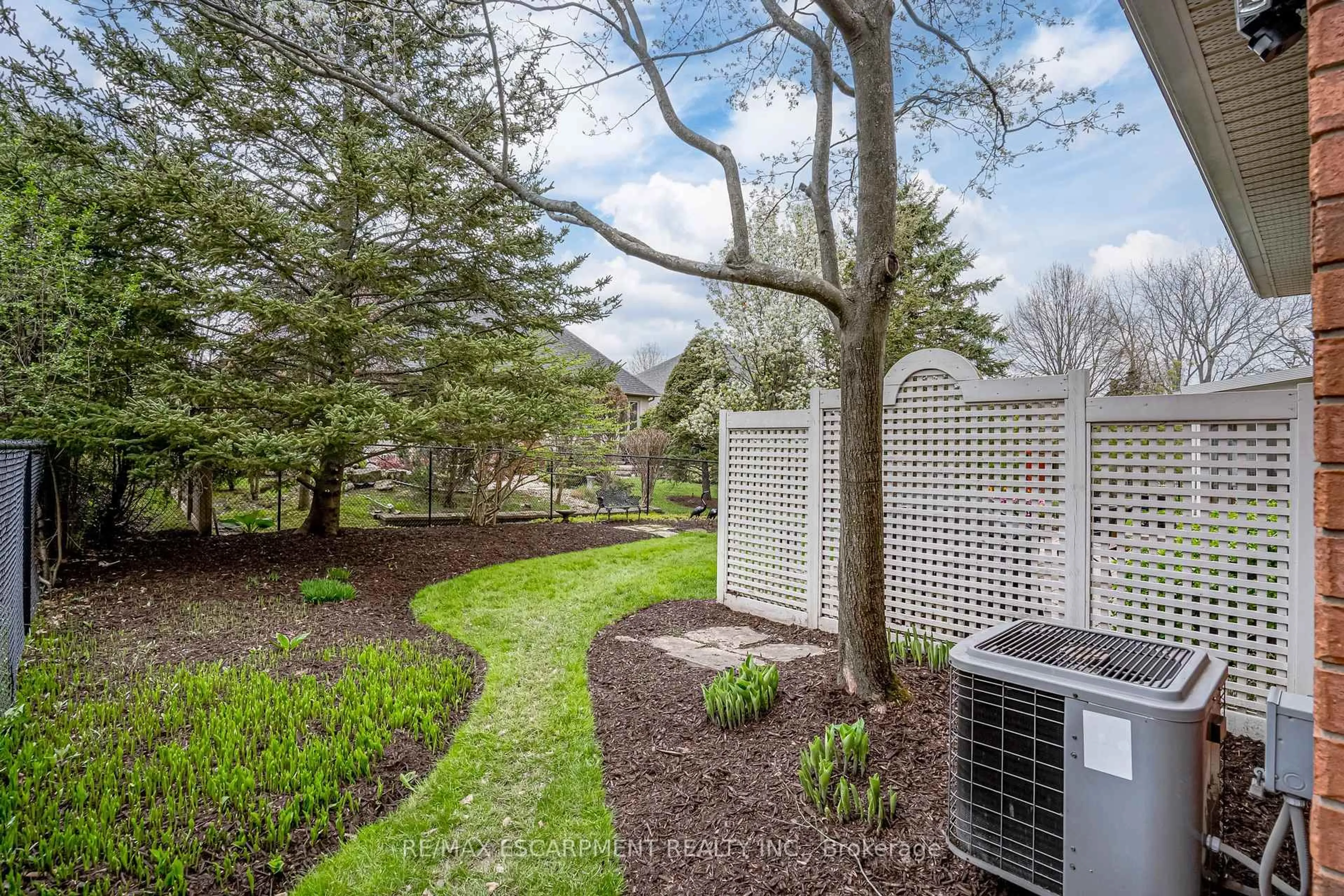 Patio, unknown for 148 Foxridge Dr, Hamilton Ontario L9G 5B9