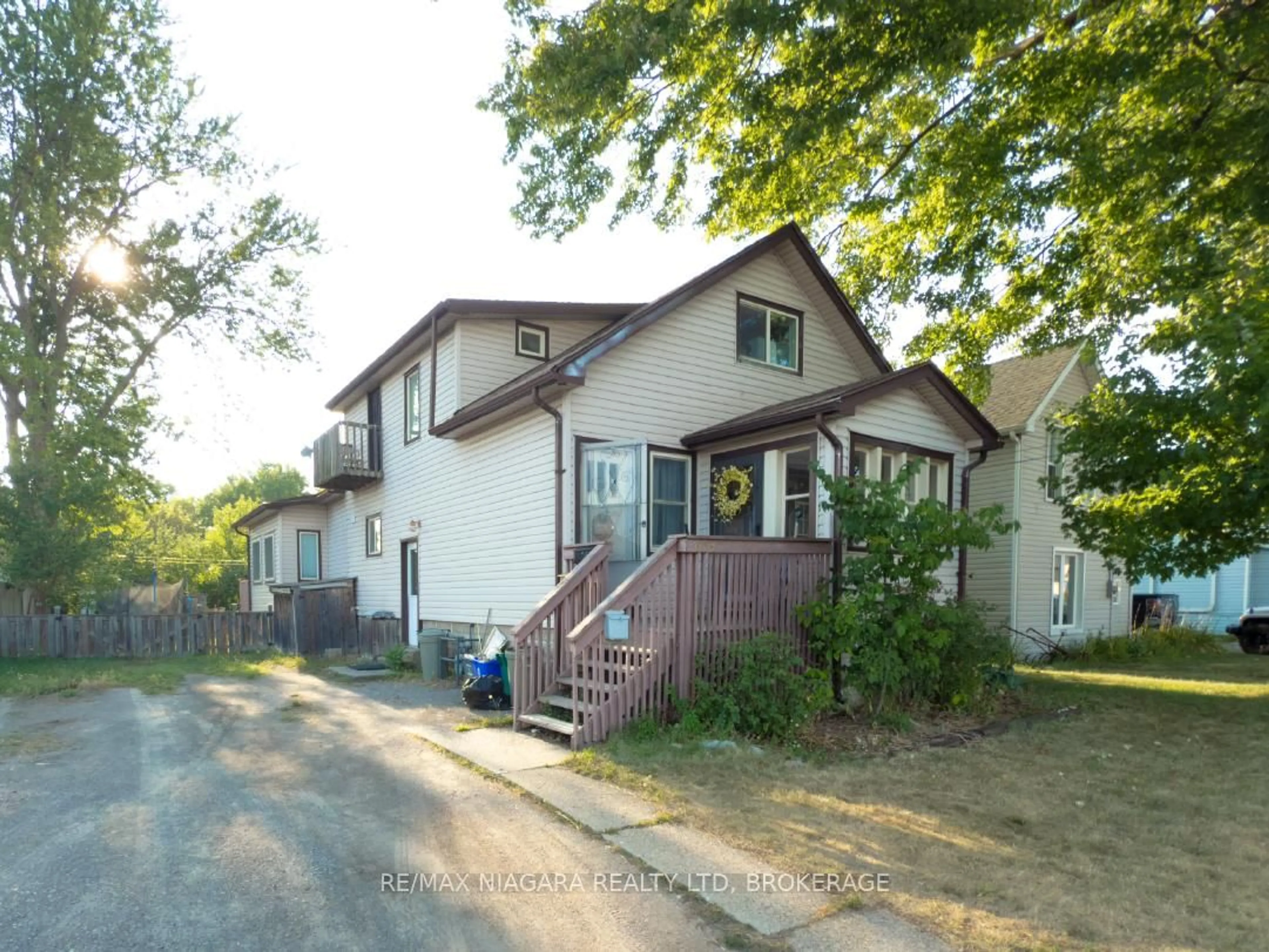 A pic from outside/outdoor area/front of a property/back of a property/a pic from drone, street for 164 Mellanby Ave, Port Colborne Ontario L3K 2L8