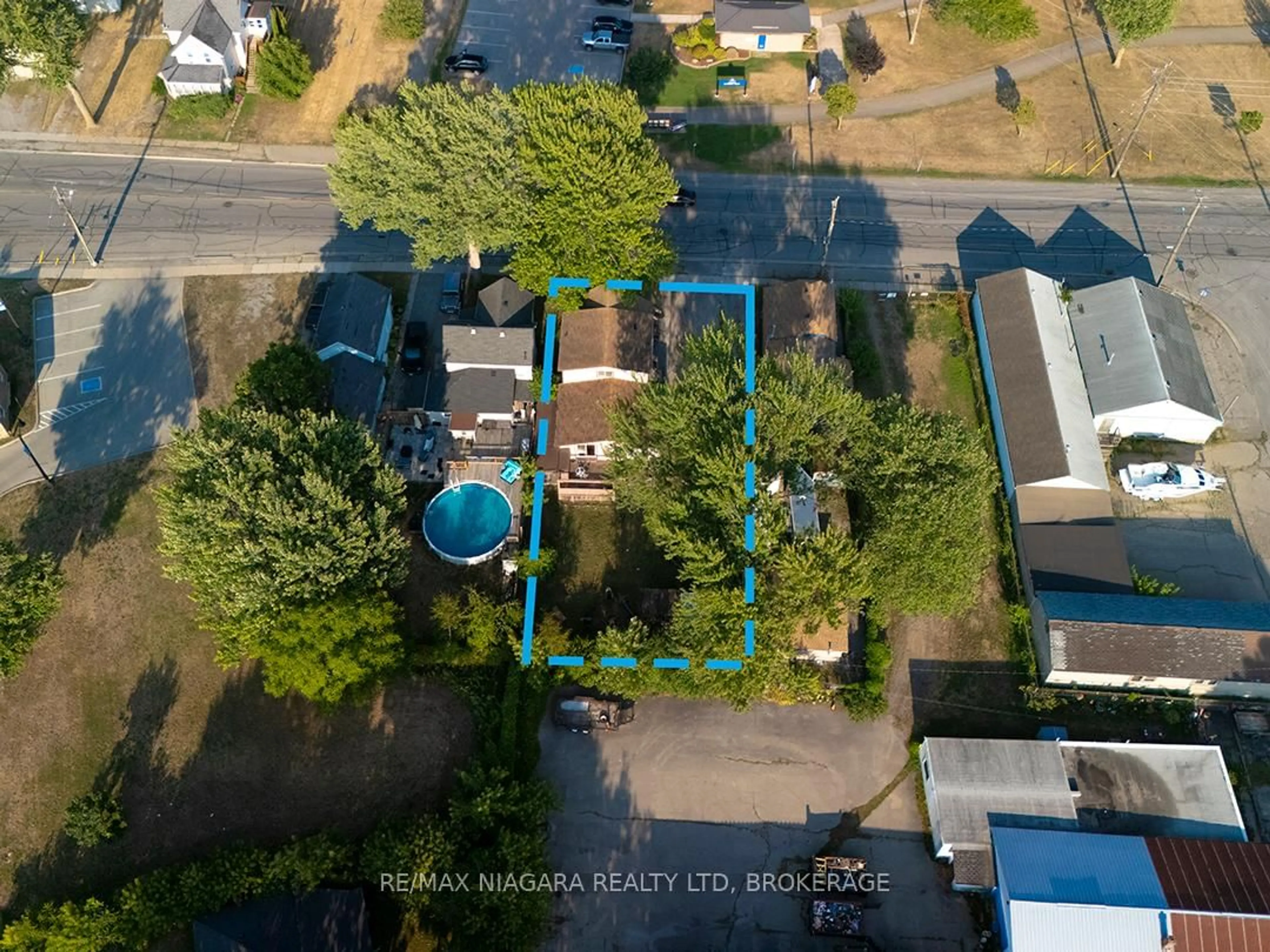 A pic from outside/outdoor area/front of a property/back of a property/a pic from drone, street for 164 Mellanby Ave, Port Colborne Ontario L3K 2L8