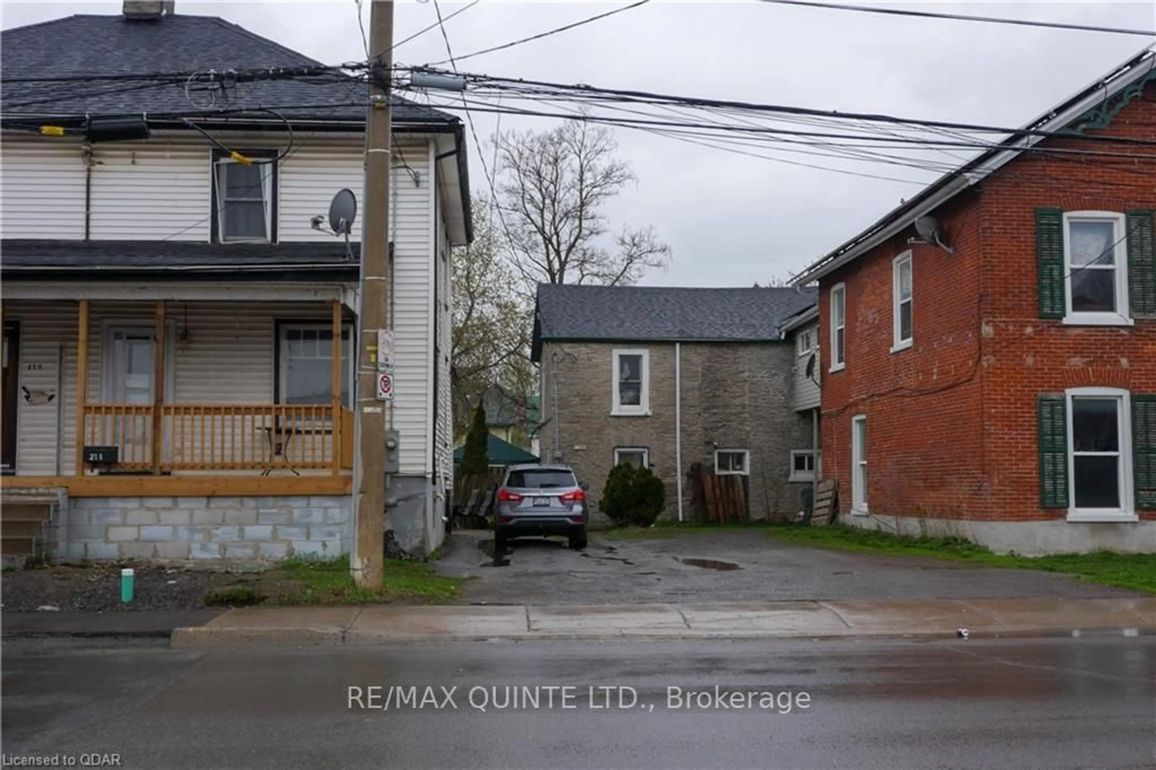 A pic from outside/outdoor area/front of a property/back of a property/a pic from drone, street for 218A Coleman St, Belleville Ontario K8P 3H5