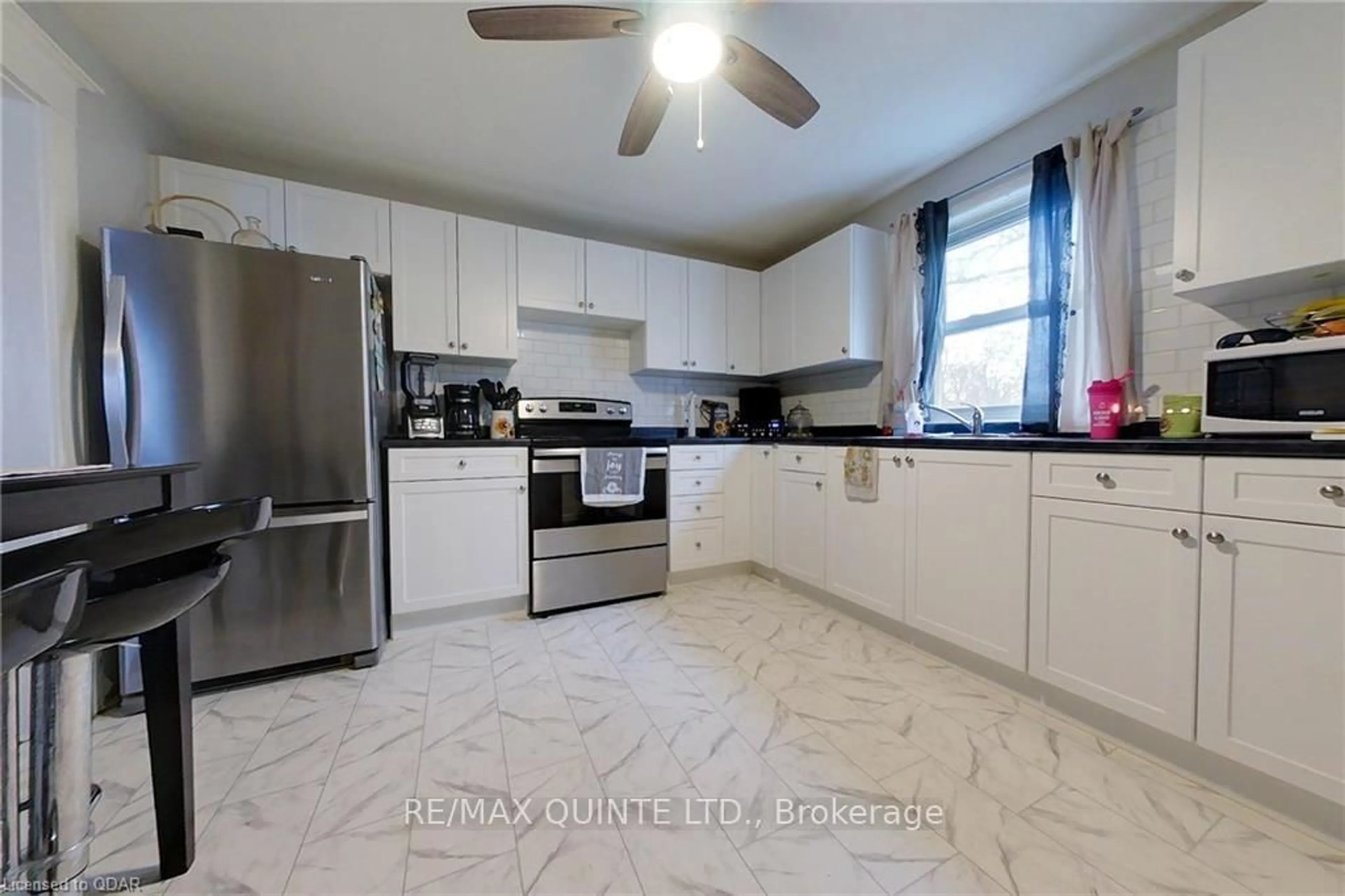 Standard kitchen, ceramic/tile floor for 218A Coleman St, Belleville Ontario K8P 3H5
