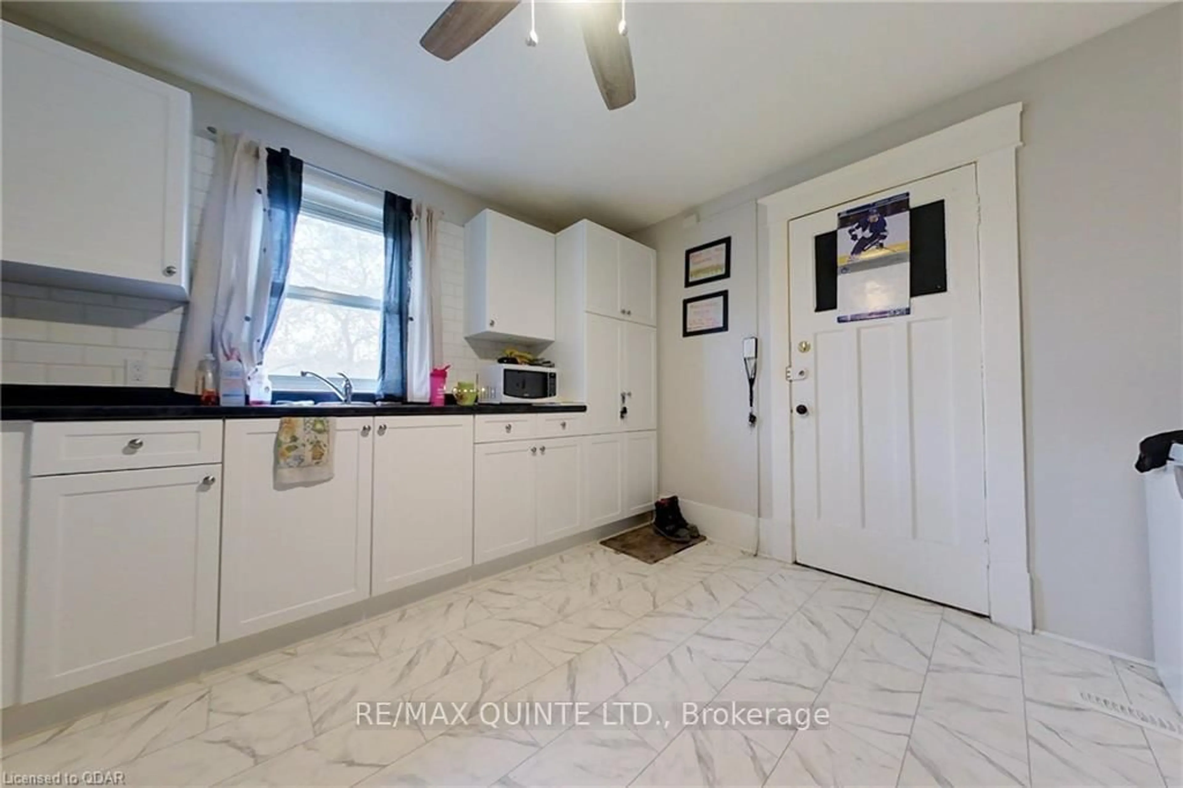 Standard kitchen, ceramic/tile floor for 218A Coleman St, Belleville Ontario K8P 3H5