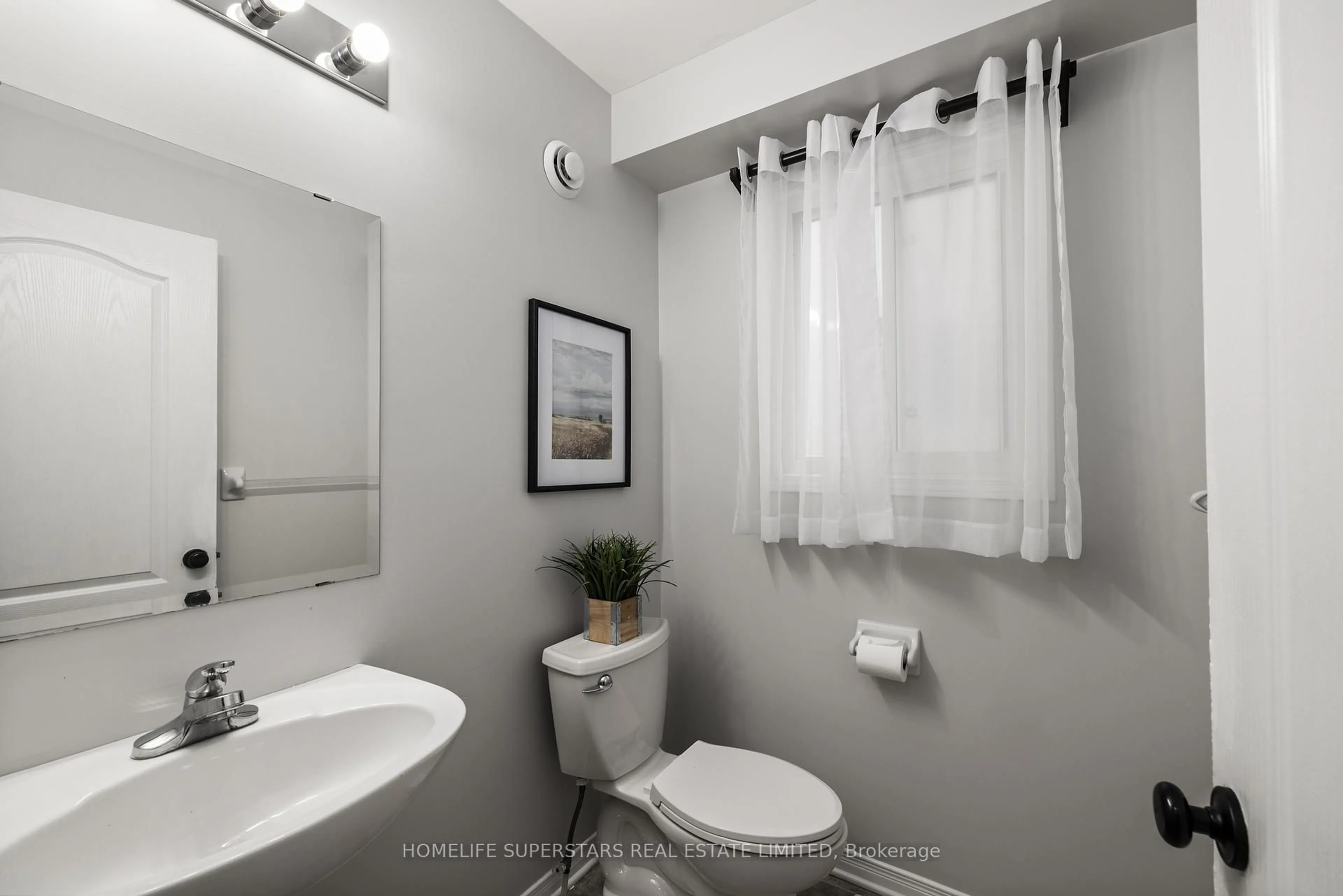 Standard bathroom, ceramic/tile floor for 1379 Atkinson St, Kingston Ontario K7P 0C4