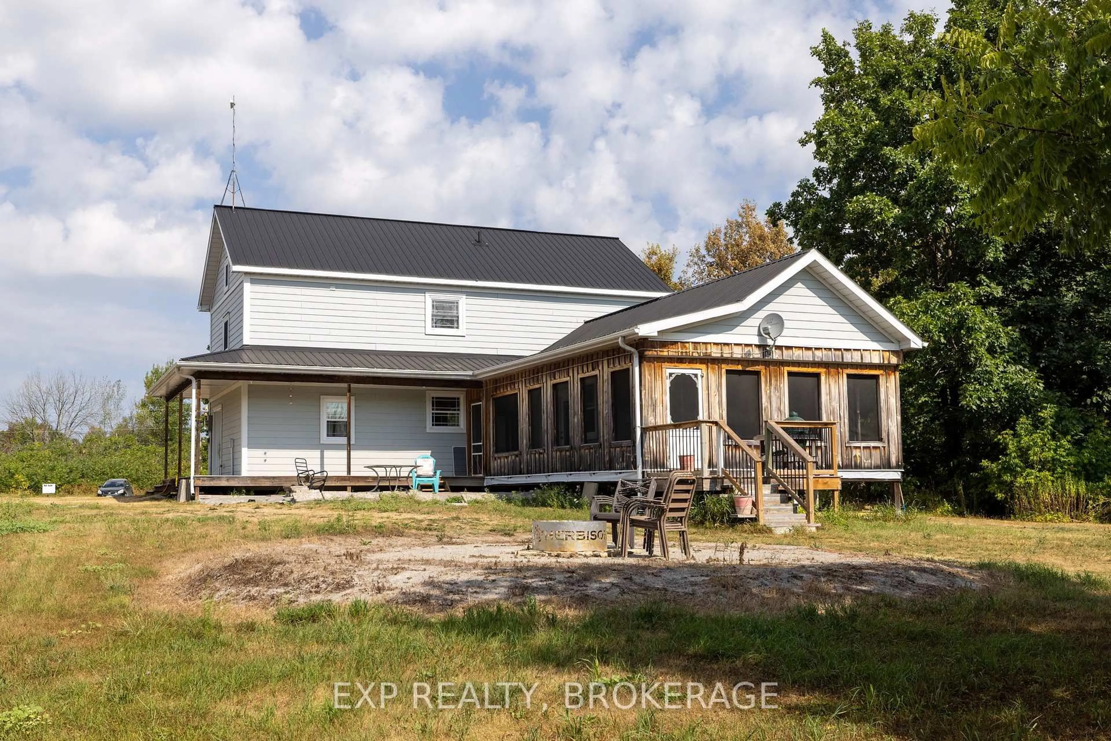 A pic from outside/outdoor area/front of a property/back of a property/a pic from drone, building for 89 Caintown Rd, Front of Yonge Ontario K0E 1R0