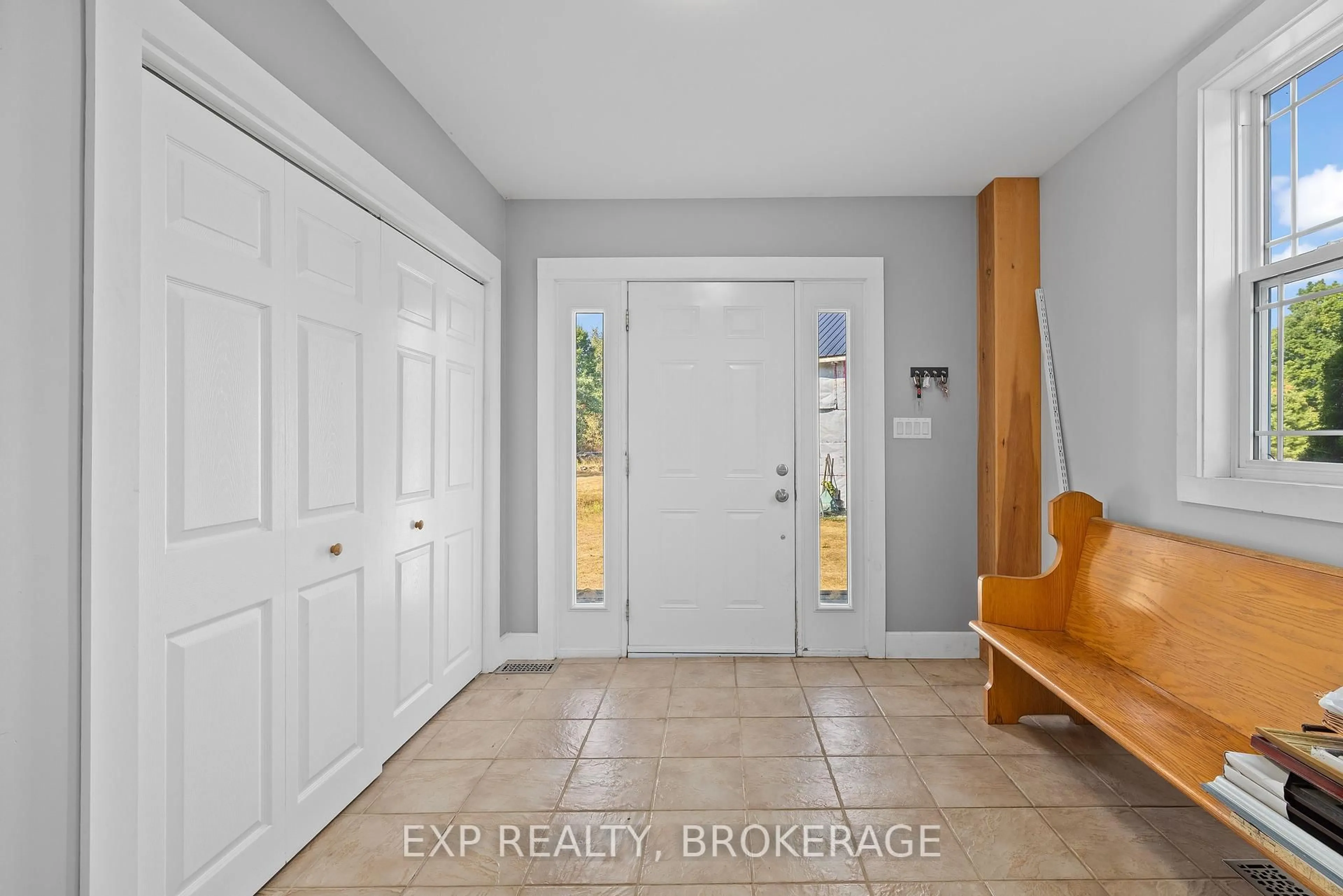 Indoor entryway for 89 Caintown Rd, Front of Yonge Ontario K0E 1R0