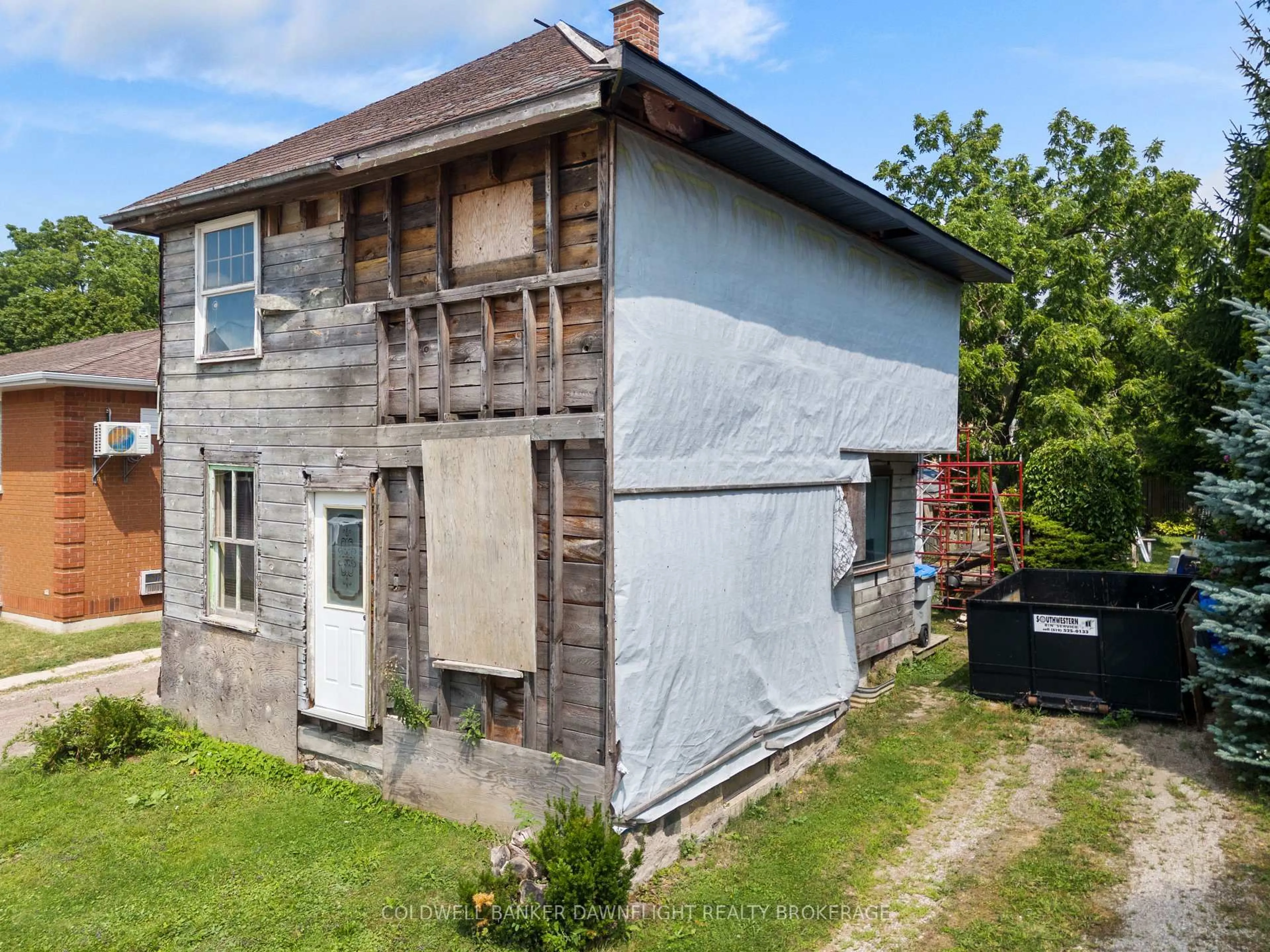 A pic from outside/outdoor area/front of a property/back of a property/a pic from drone, building for 165 James St, Central Huron Ontario N0M 1L0