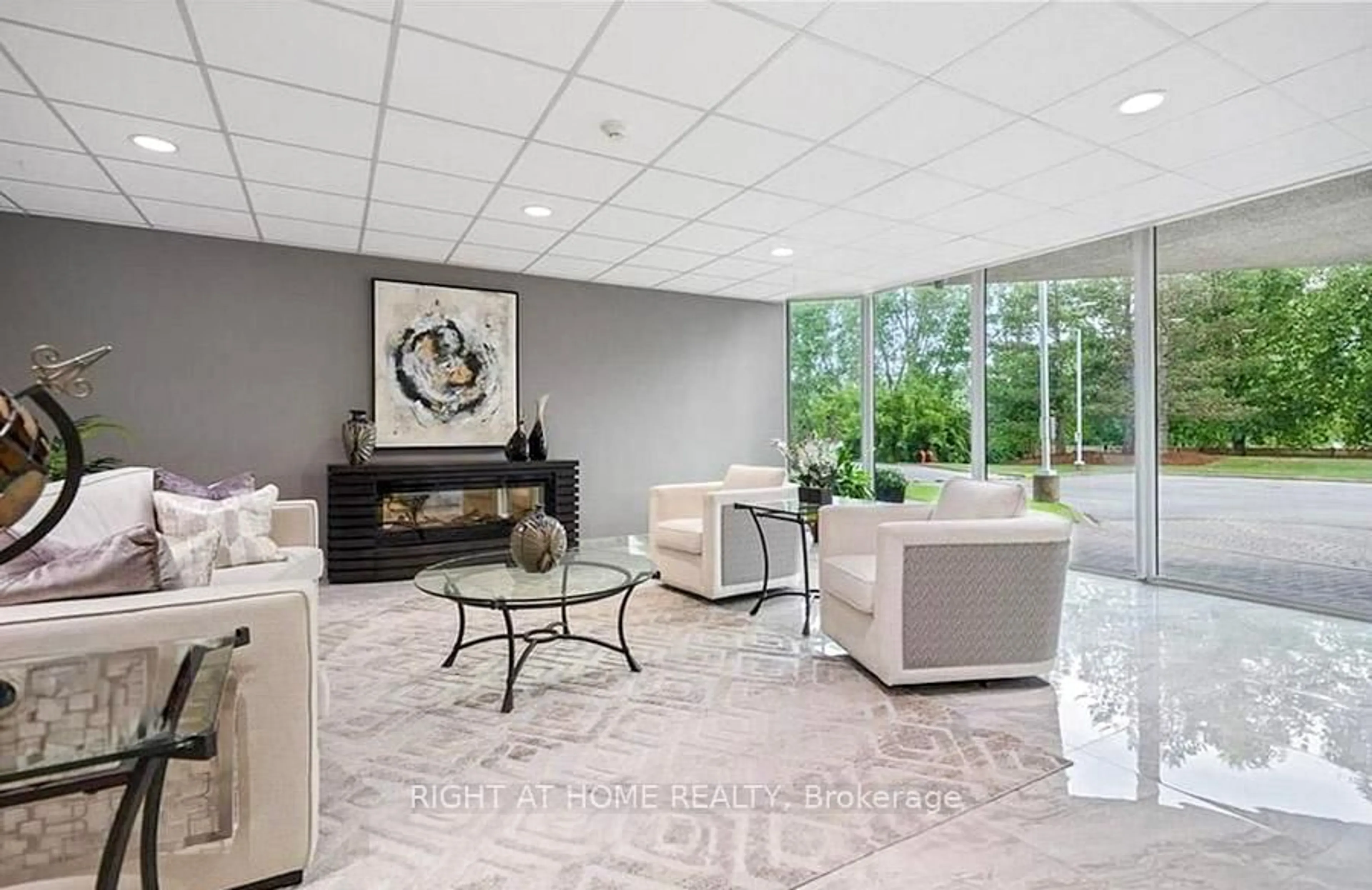Lobby for 81 Scott St #806, St. Catharines Ontario L2N 7L5
