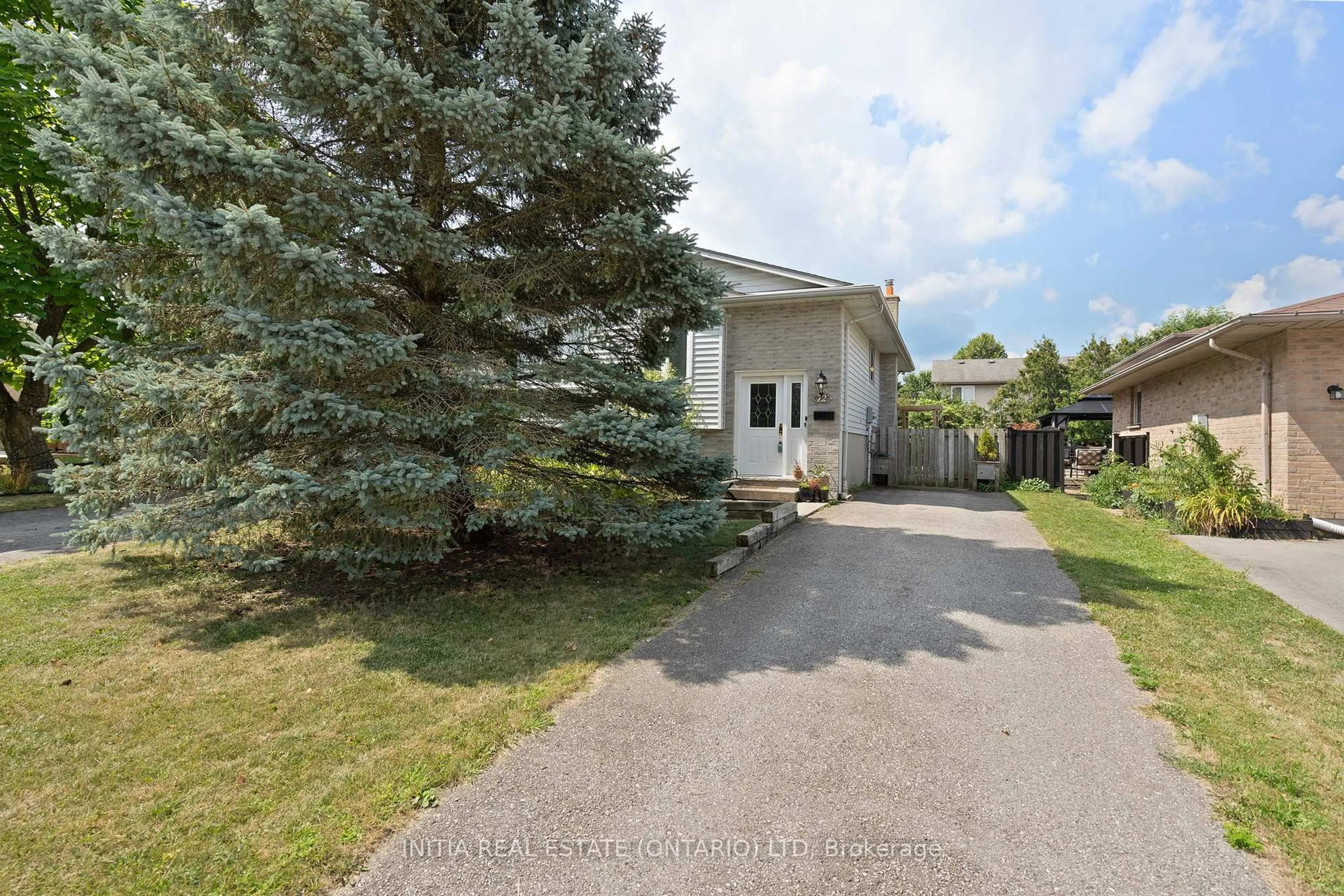 A pic from outside/outdoor area/front of a property/back of a property/a pic from drone, street for 72 Blanchard Cres, London North Ontario N6G 4E4
