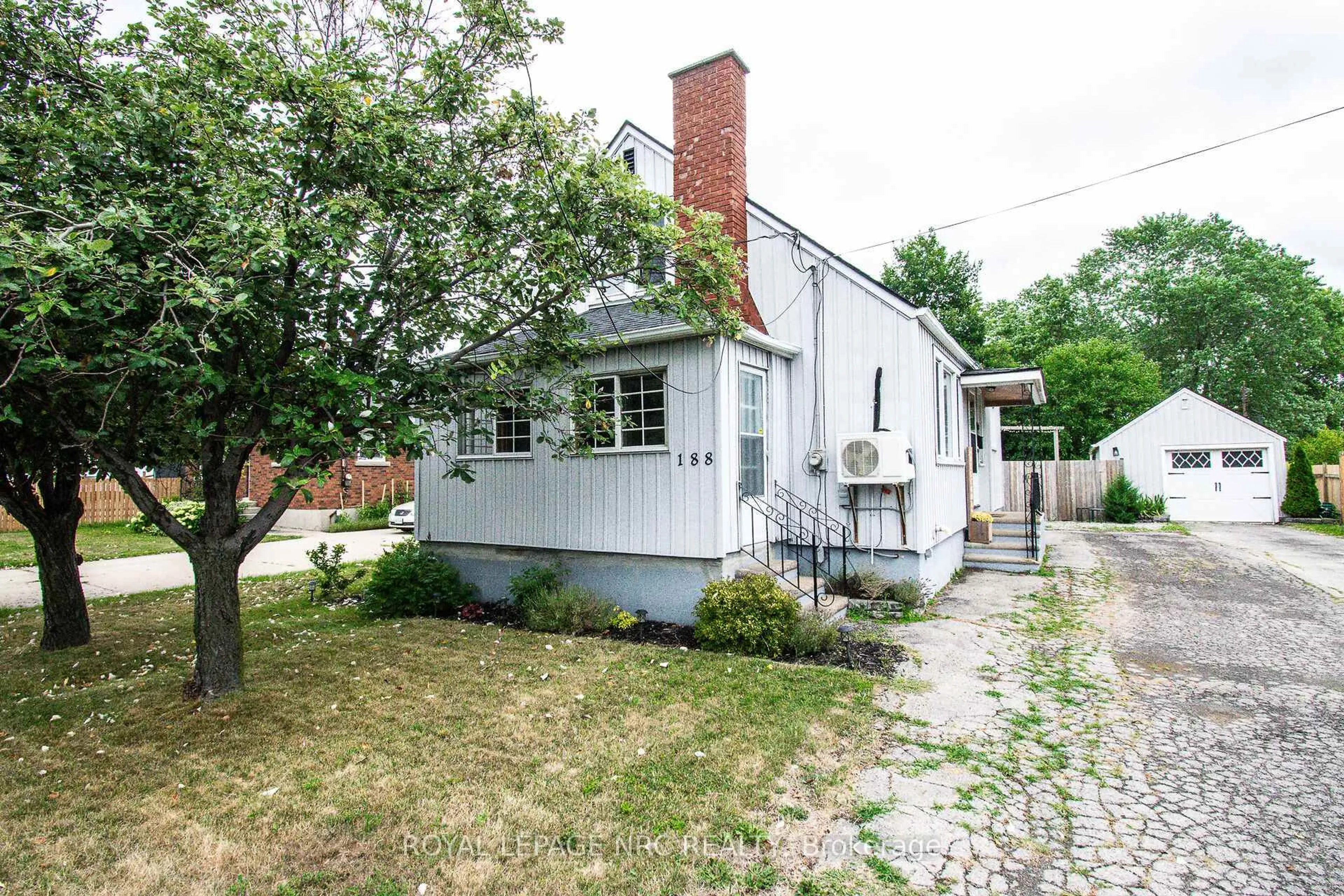 Patio, street for 188 West Side Rd, Port Colborne Ontario L3K 5K7