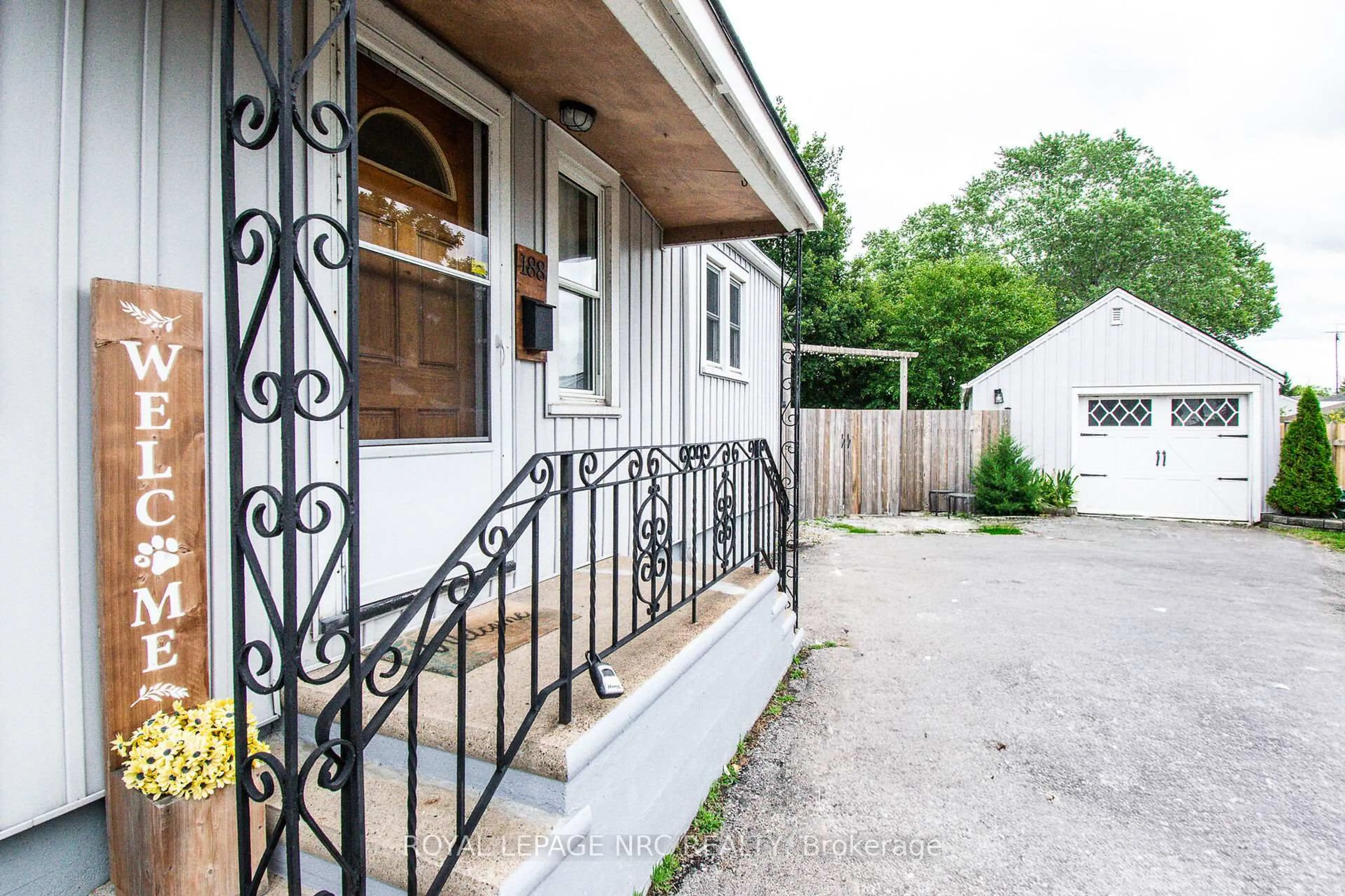Patio, street for 188 West Side Rd, Port Colborne Ontario L3K 5K7