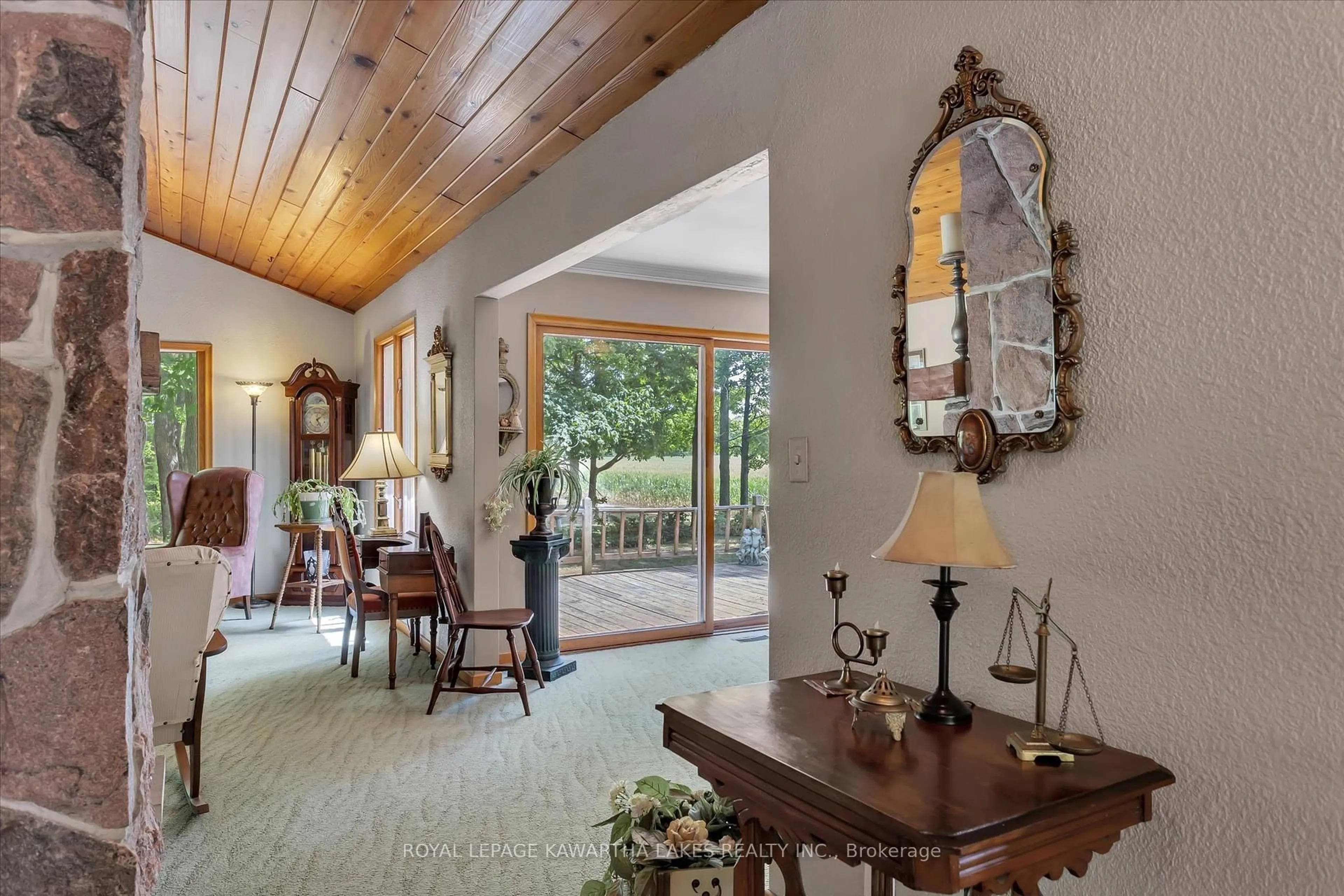 Indoor foyer for 1928 Elm Tree Rd, Kawartha Lakes Ontario K9V 4R1