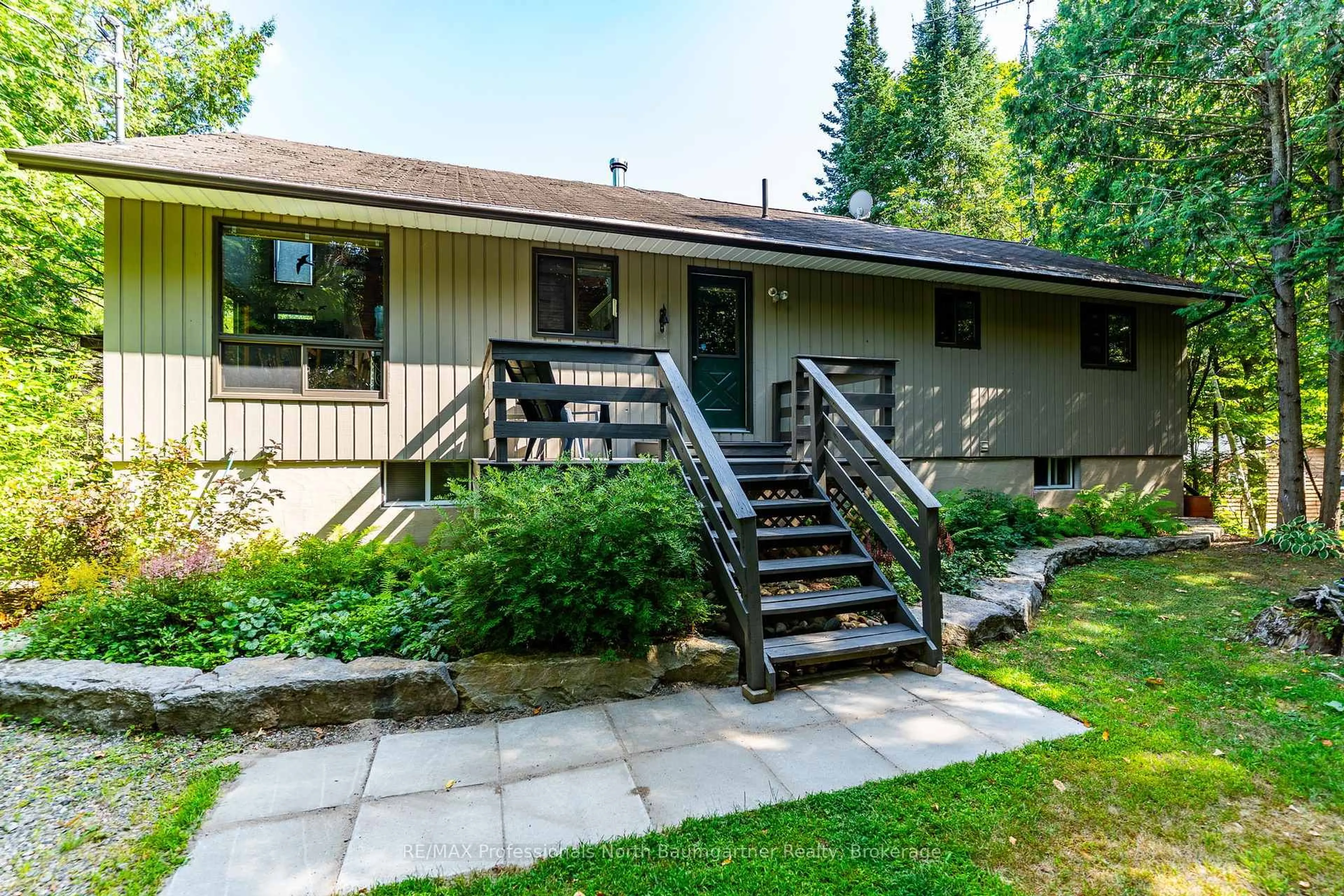 Home with vinyl exterior material, unknown for 1976 Redkenn Rd, Dysart et al Ontario K0M 1S0