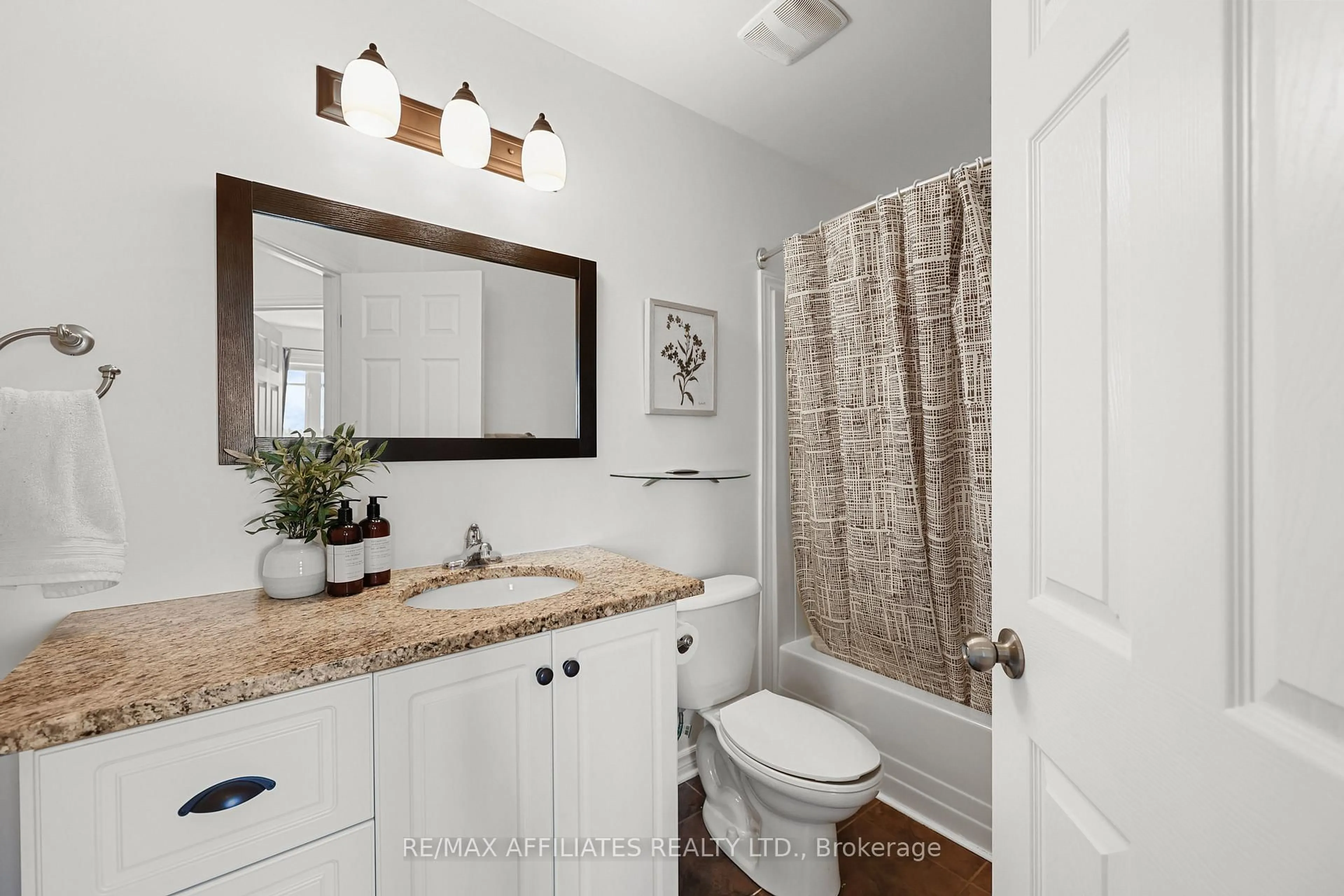 Standard bathroom, ceramic/tile floor for 386 Ann St, Almonte Ontario K0A 1A0