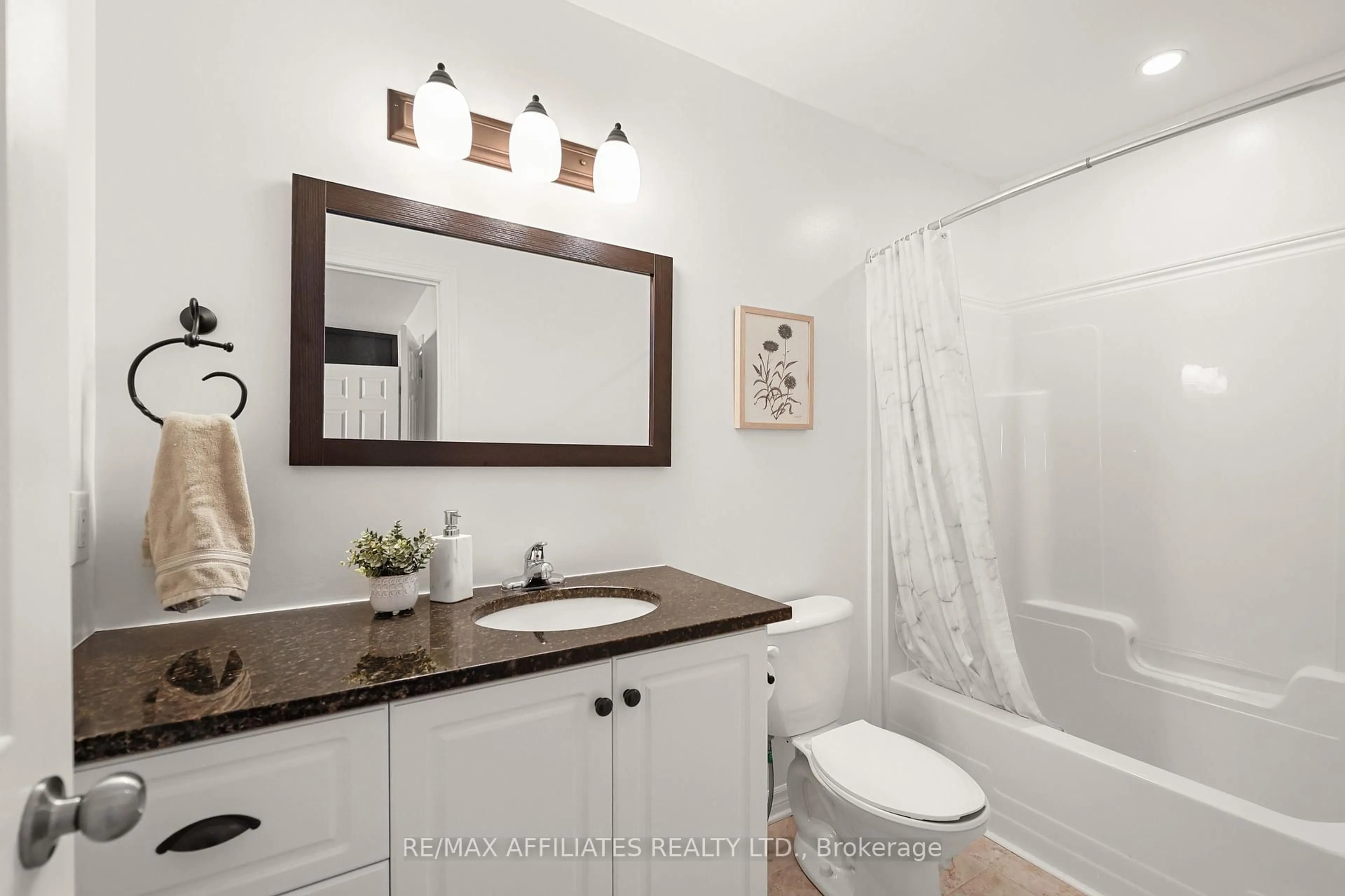 Standard bathroom, ceramic/tile floor for 386 Ann St, Almonte Ontario K0A 1A0
