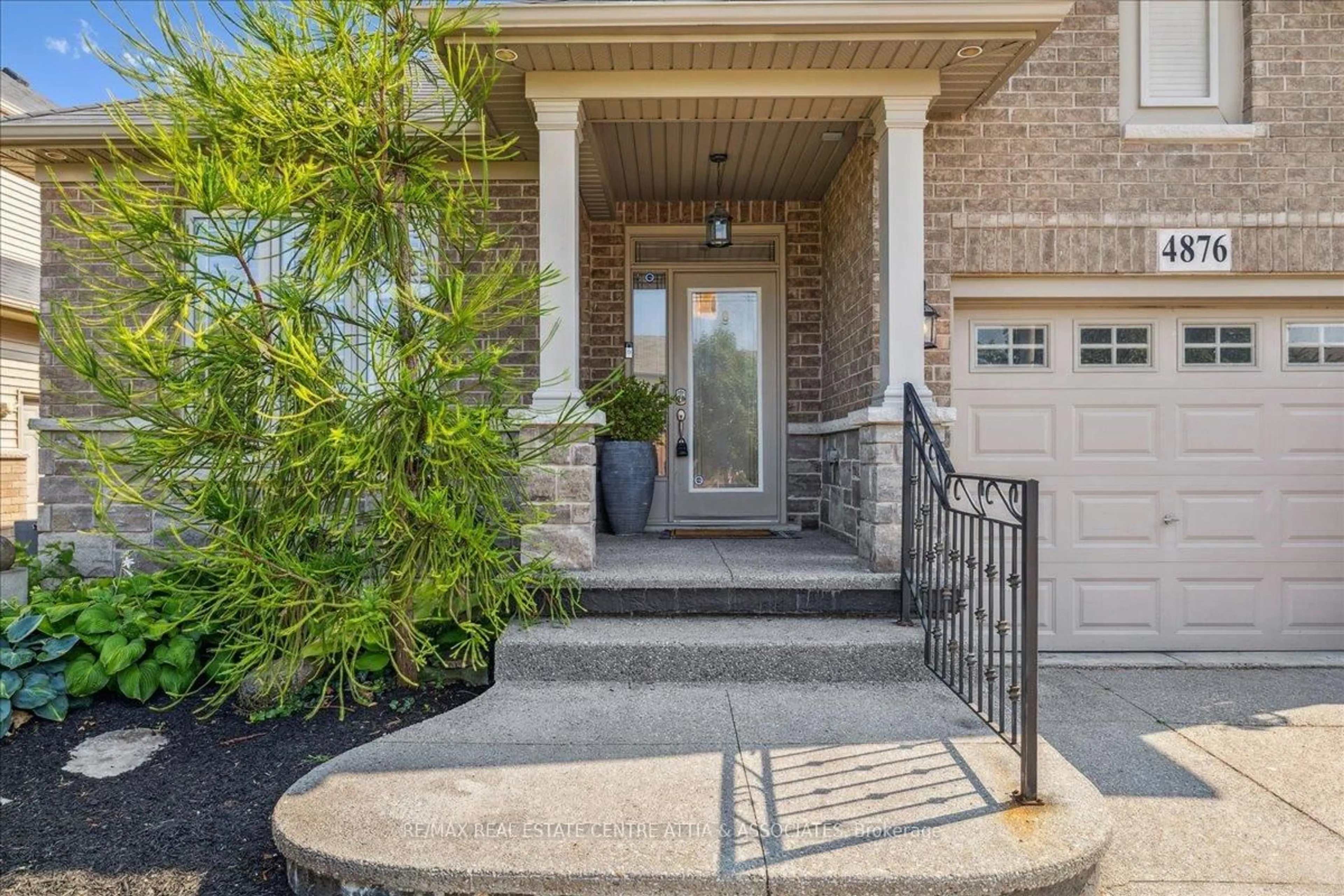 Indoor entryway for 4876 Allan Crt, Lincoln Ontario L0R 1B3