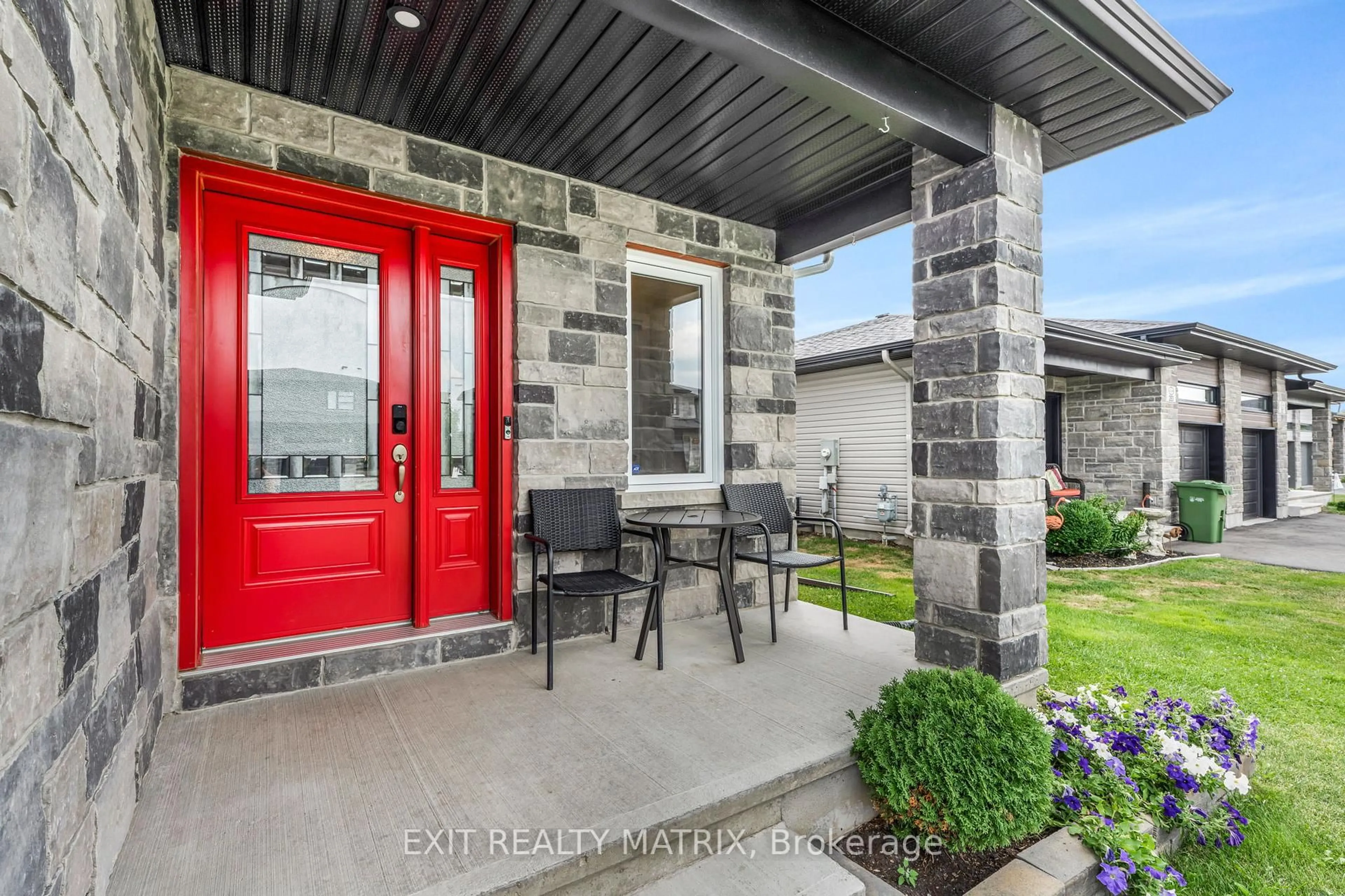 Indoor entryway for 281 Moisson St, Russell Ontario K0A 1W0
