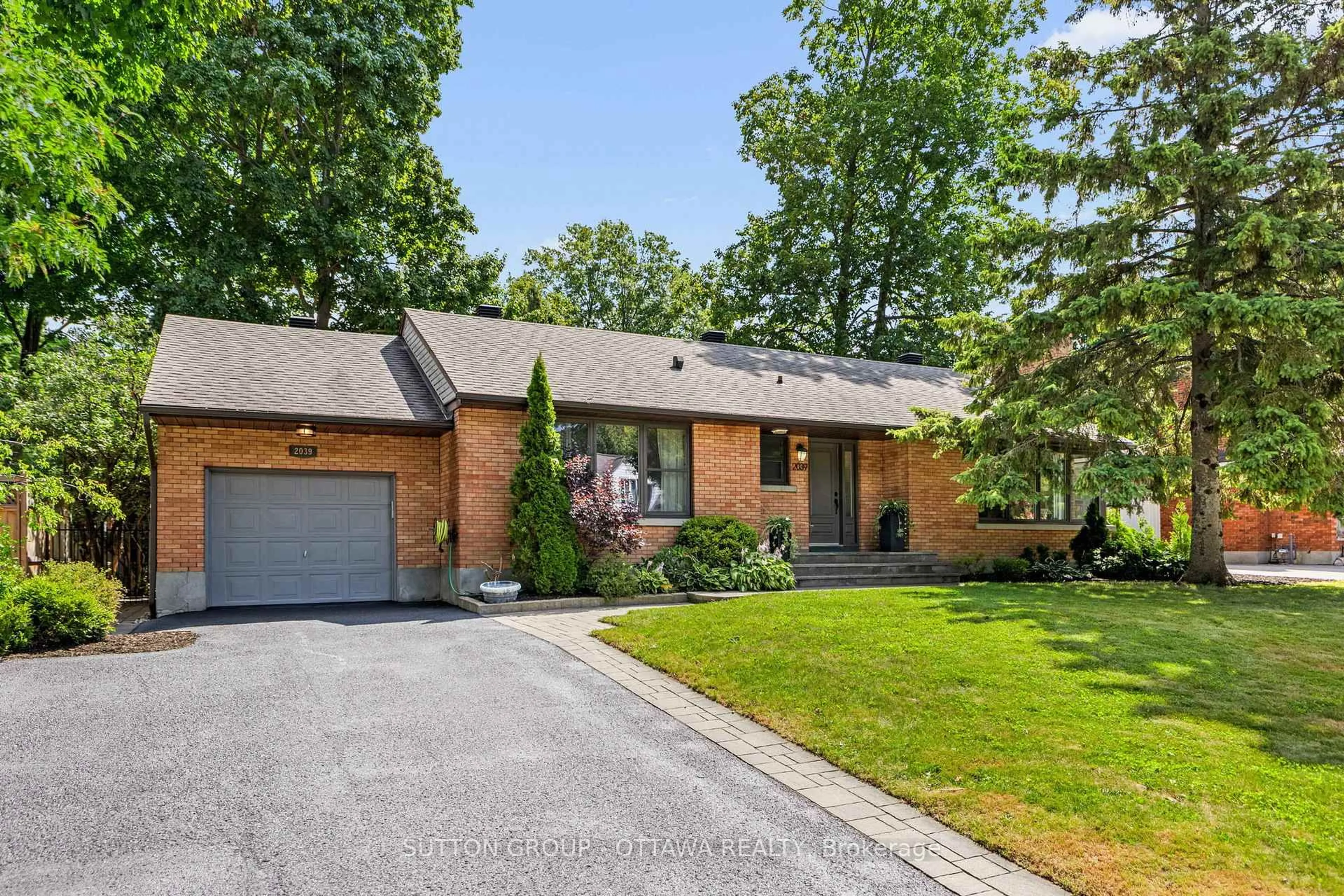 Home with brick exterior material, street for 2039 THORNE Ave, Ottawa Ontario K1H 5X4
