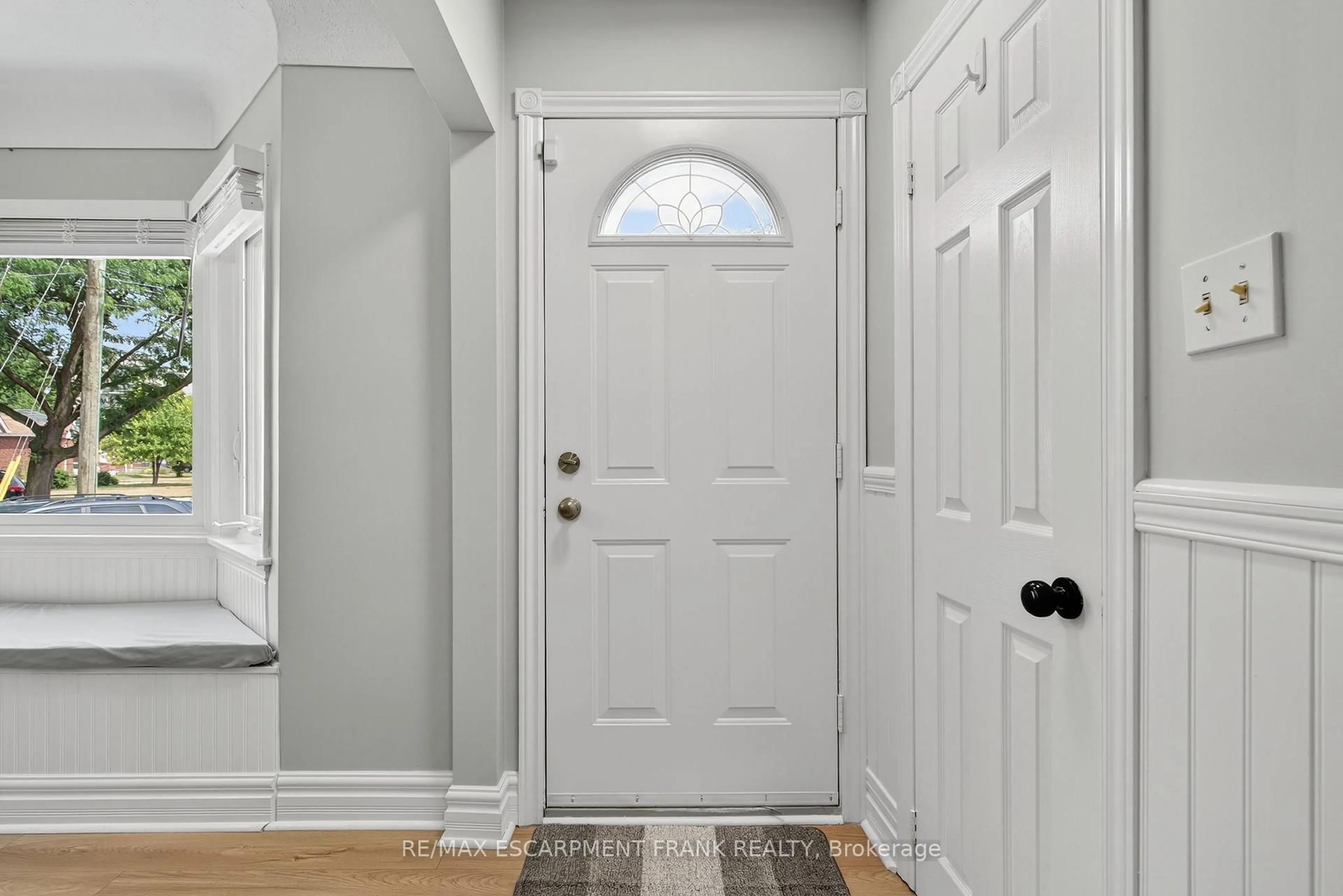 Indoor entryway for 64 Vola Crt, Hamilton Ontario L9A 3M5