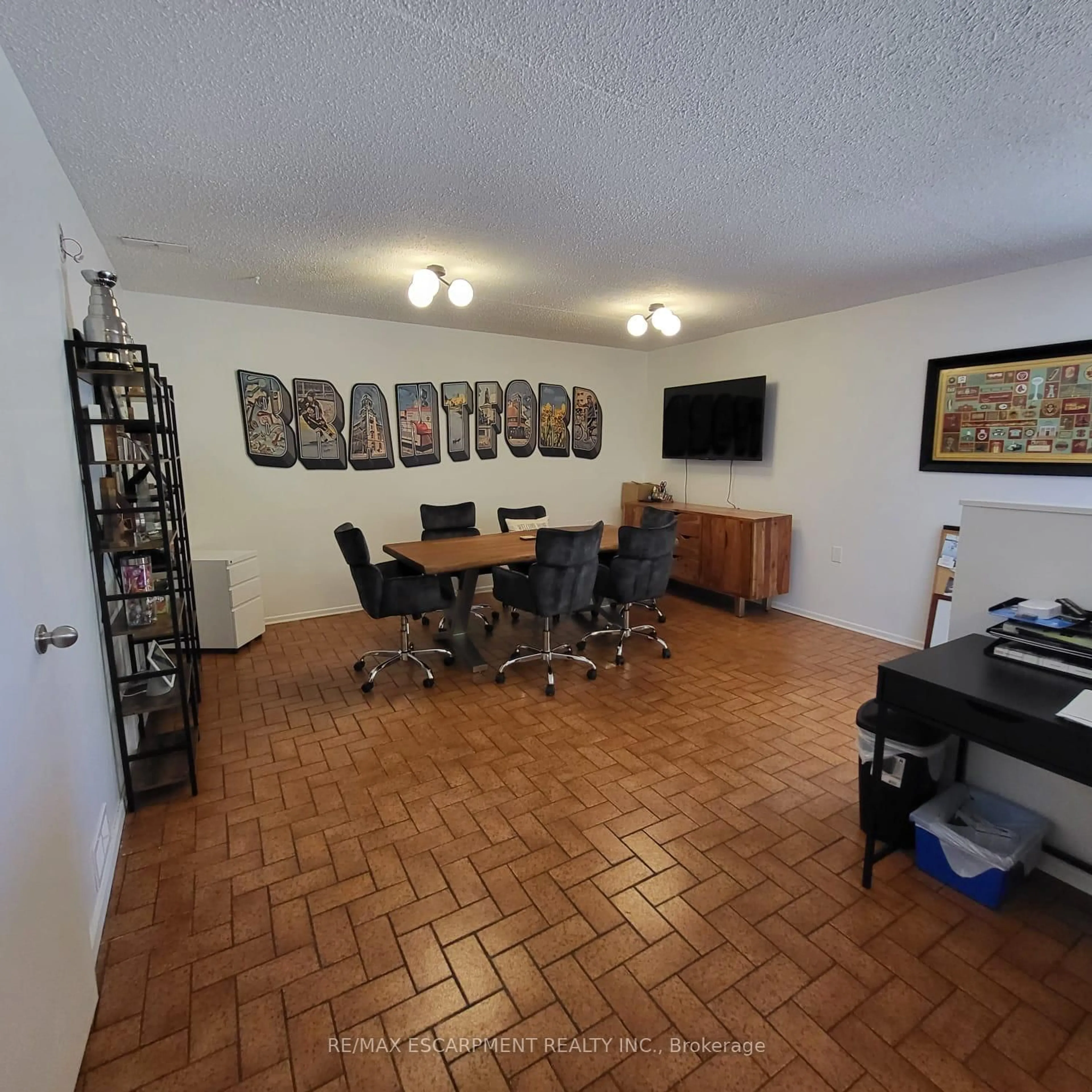 A pic of a room for 325 Fairview Dr, Brantford Ontario N3R 2X3