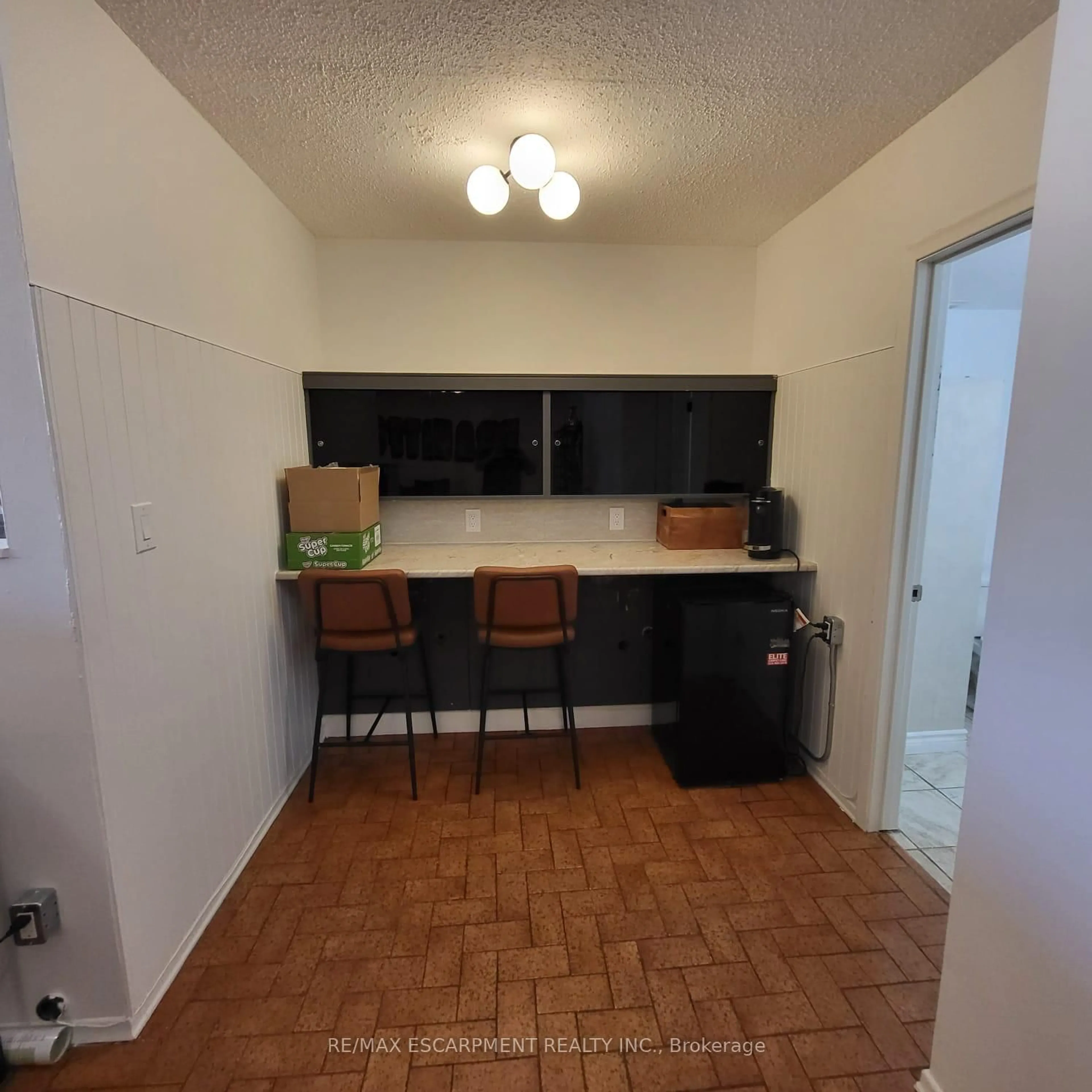 A pic of a room for 325 Fairview Dr, Brantford Ontario N3R 2X3