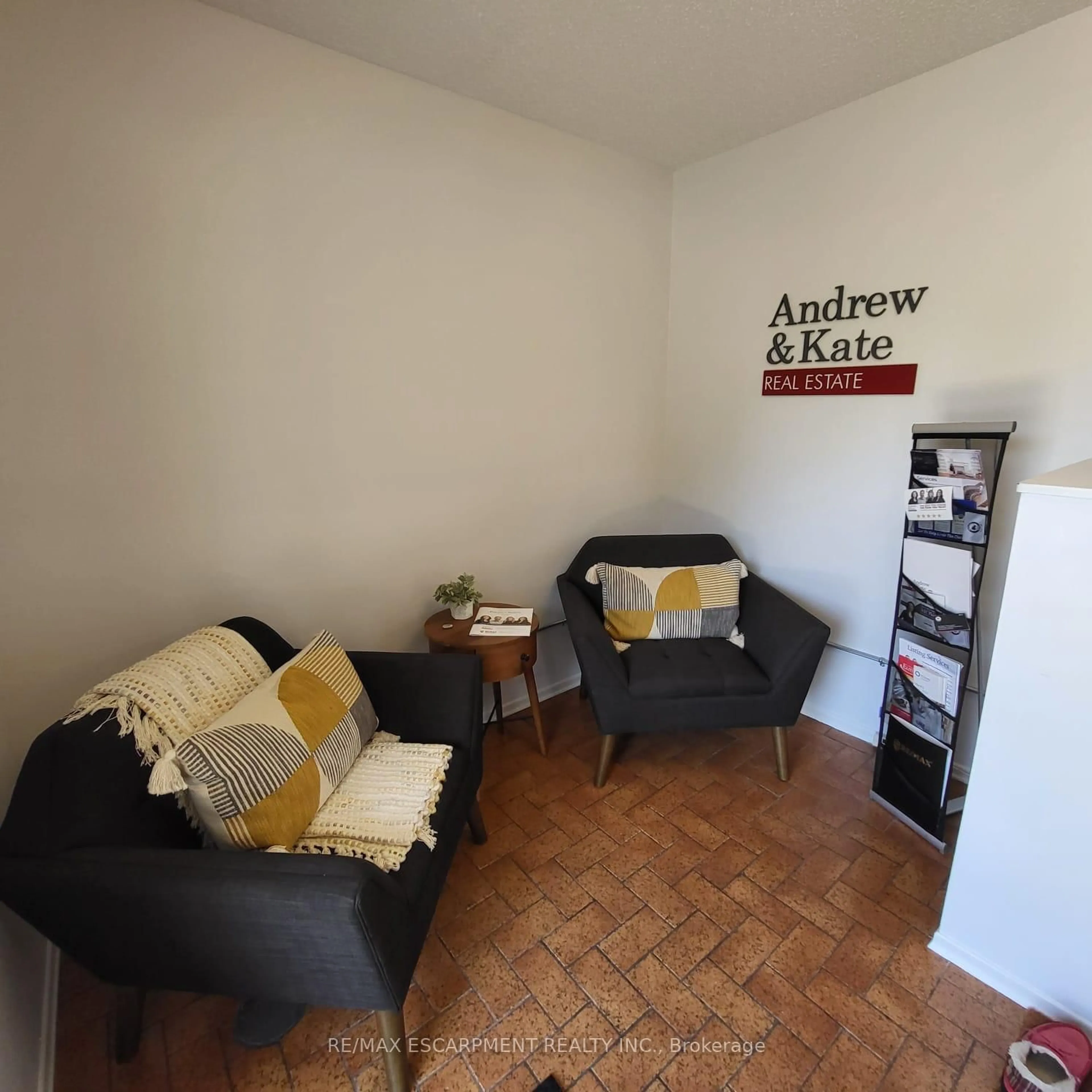 A pic of a room for 325 Fairview Dr, Brantford Ontario N3R 2X3