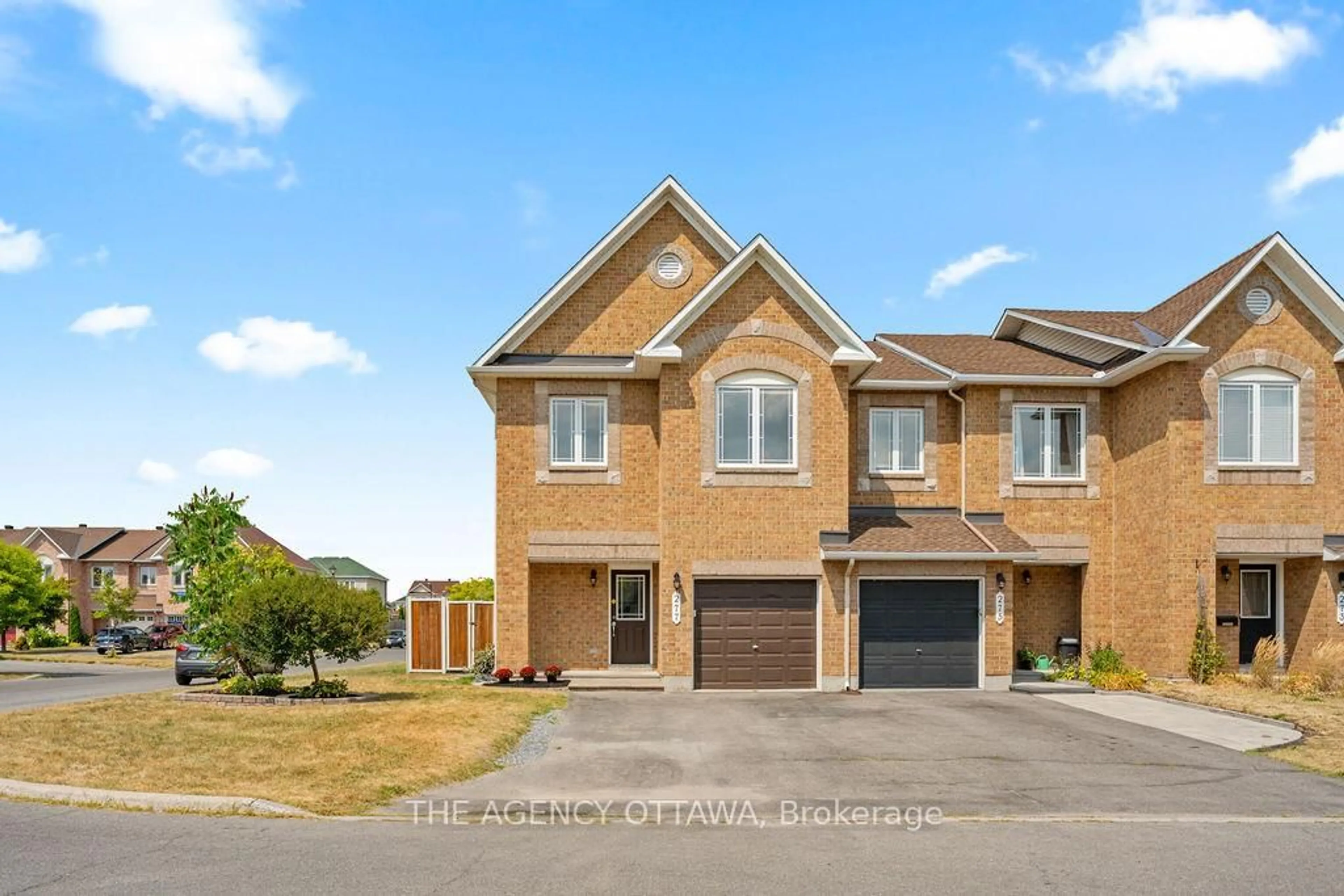 A pic from outside/outdoor area/front of a property/back of a property/a pic from drone, street for 277 Branthaven St, Ottawa Ontario K4A 0H8
