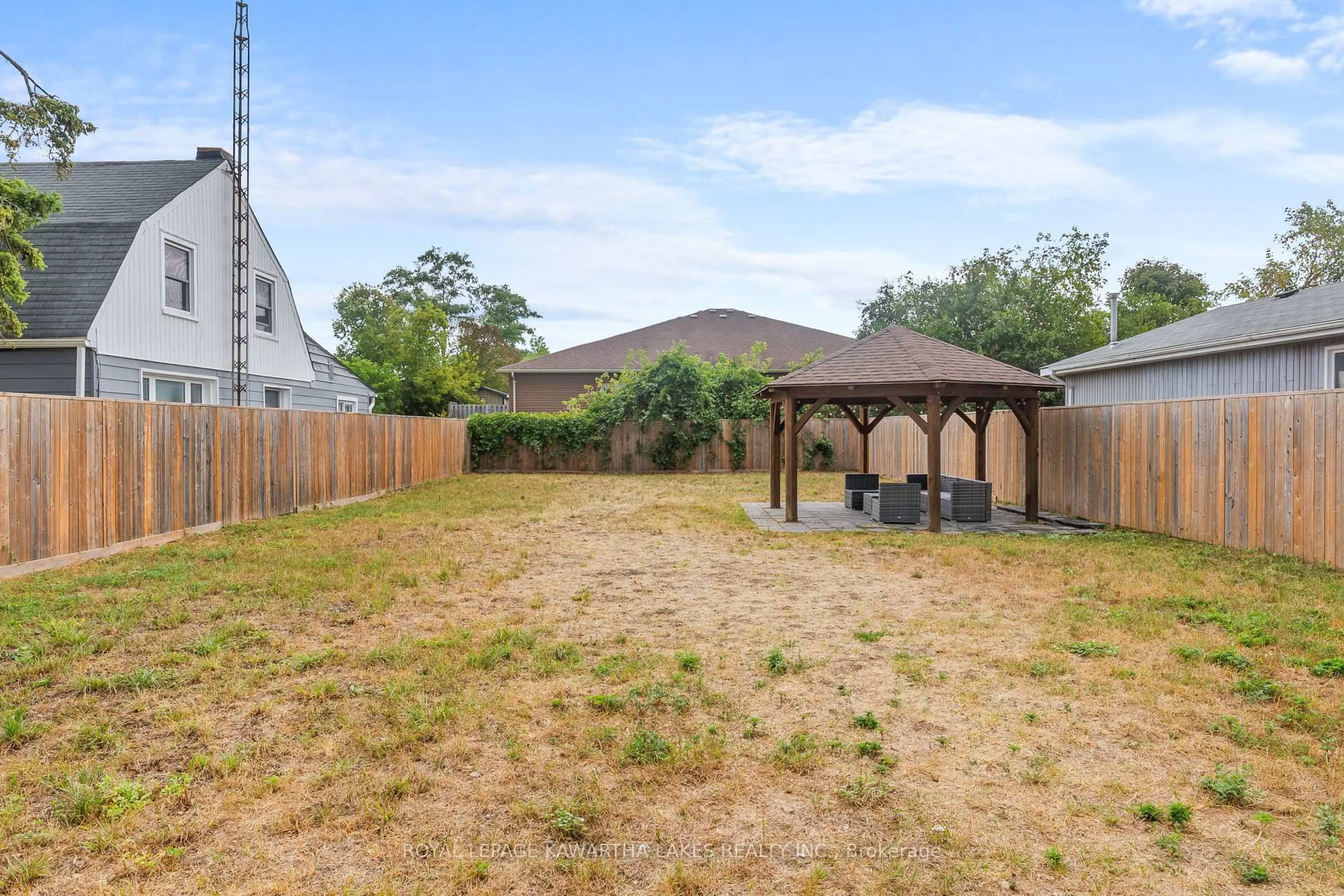 Patio, unknown for 95 Lindsay St, Kawartha Lakes Ontario K0M 1N0