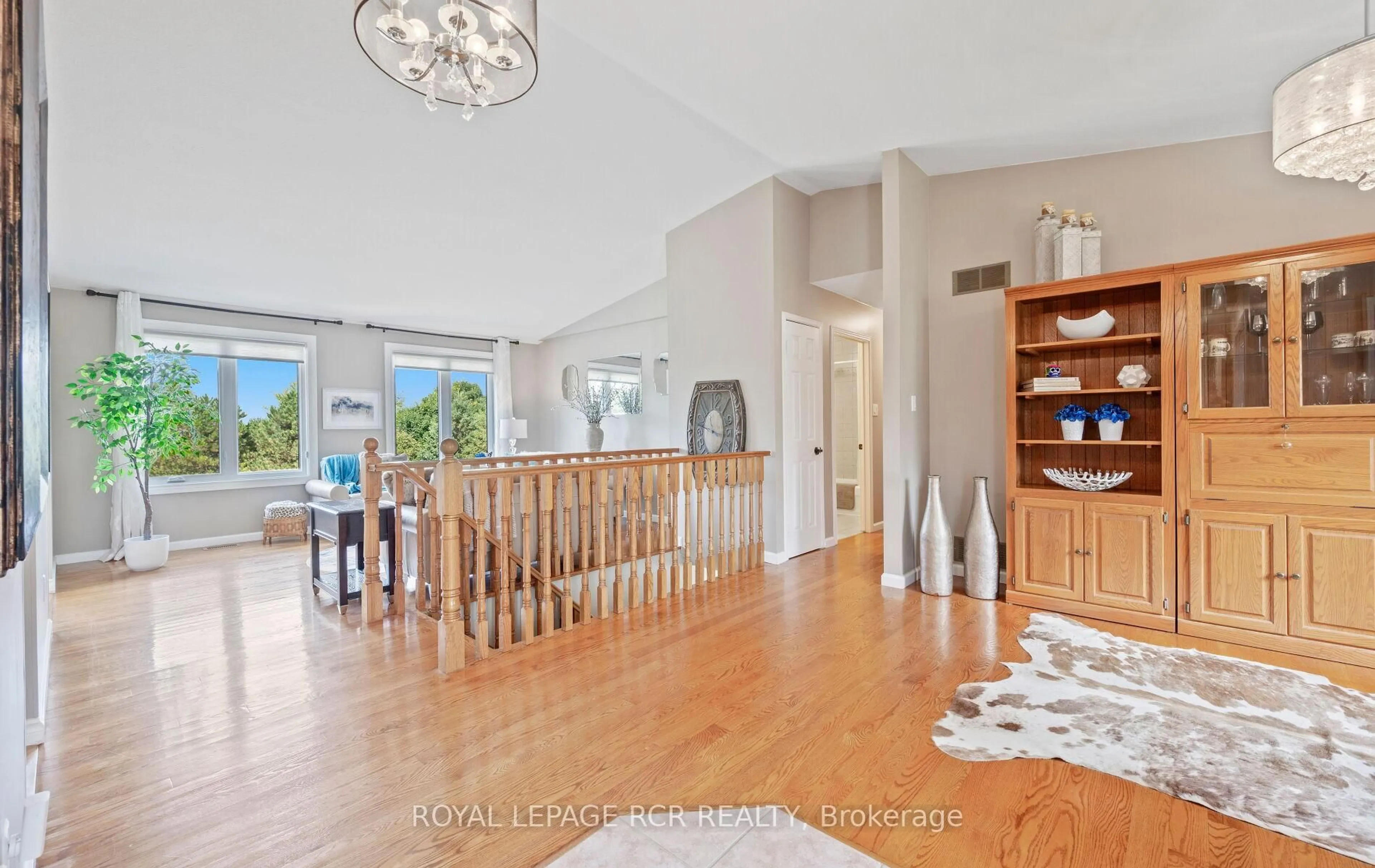 Indoor entryway for 10 Peter St, Amaranth Ontario L9W 5Z1