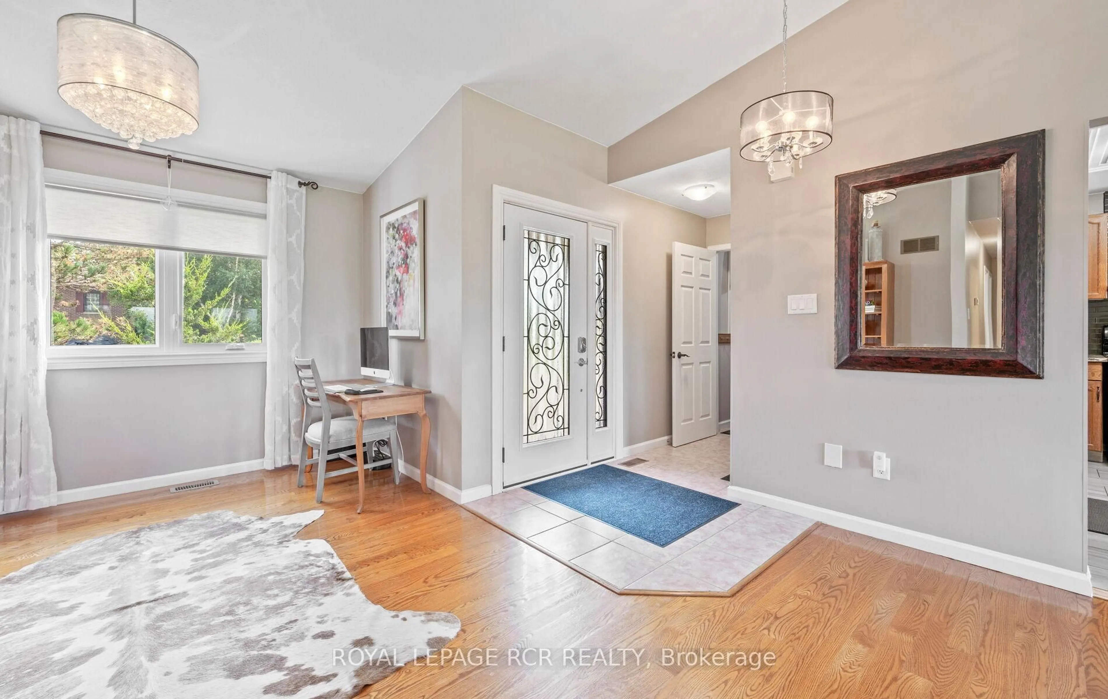 Indoor entryway for 10 Peter St, Amaranth Ontario L9W 5Z1