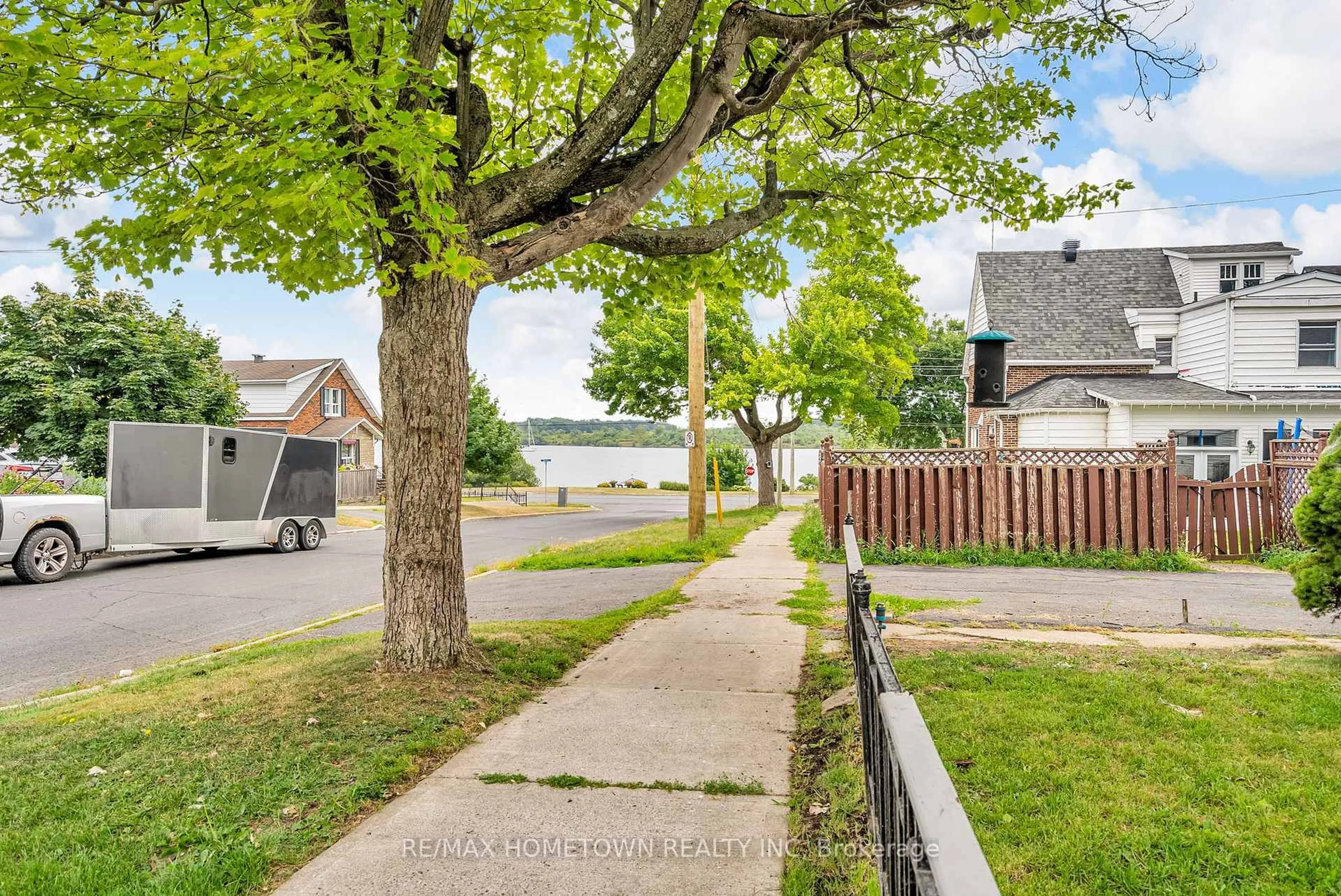 Patio, water/lake/river/ocean view for 3 Leonia St, Cornwall Ontario K6H 5L5