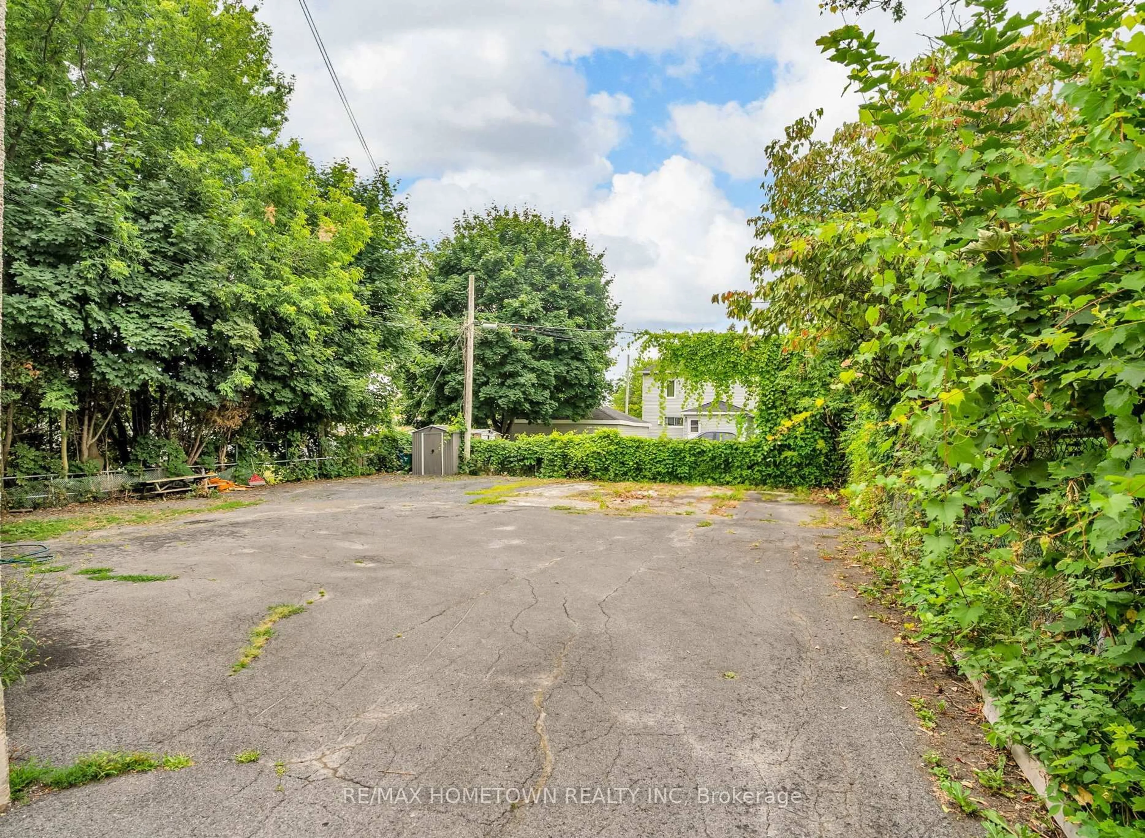 A pic from outside/outdoor area/front of a property/back of a property/a pic from drone, street for 3 Leonia St, Cornwall Ontario K6H 5L5