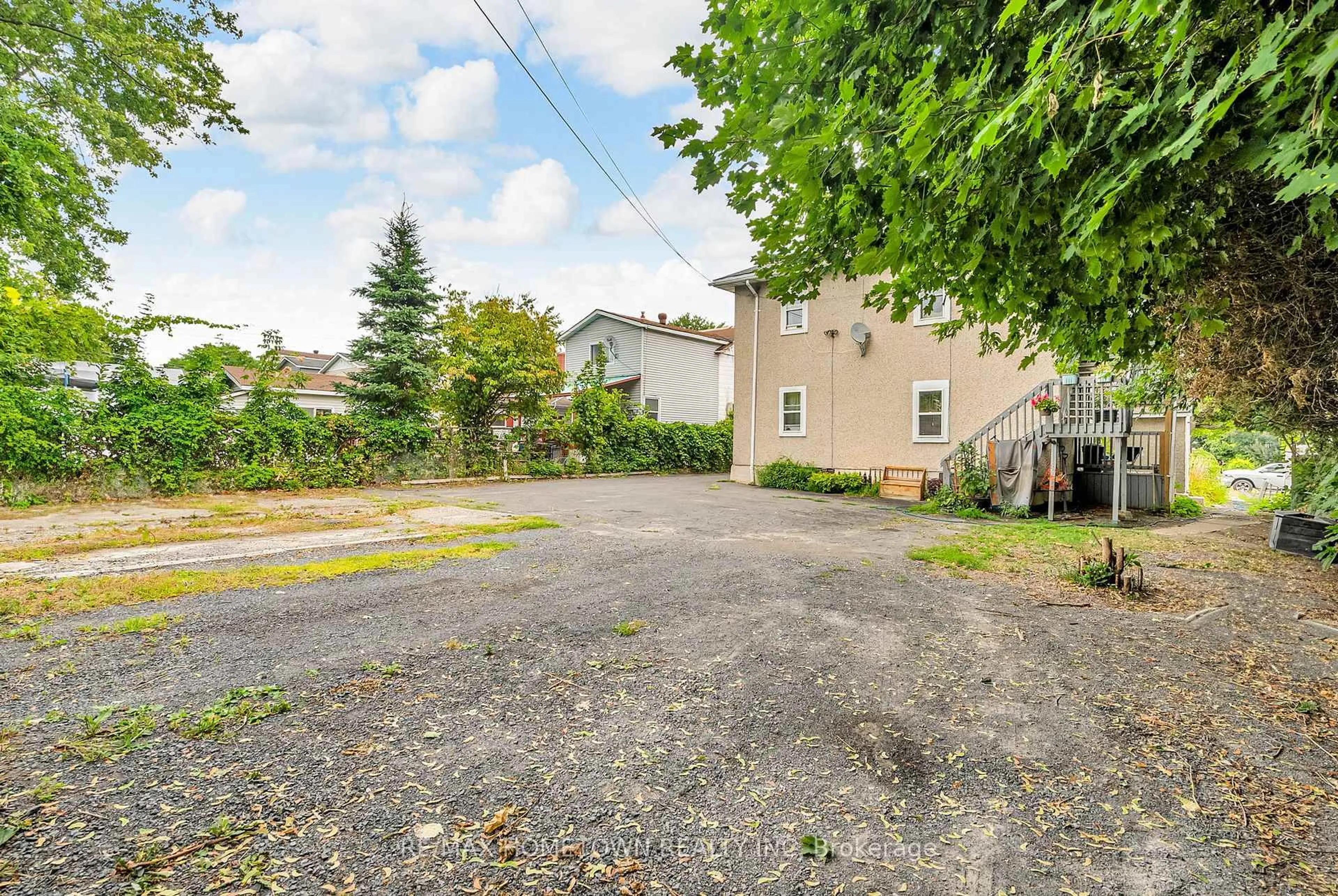 Patio, street for 3 Leonia St, Cornwall Ontario K6H 5L5