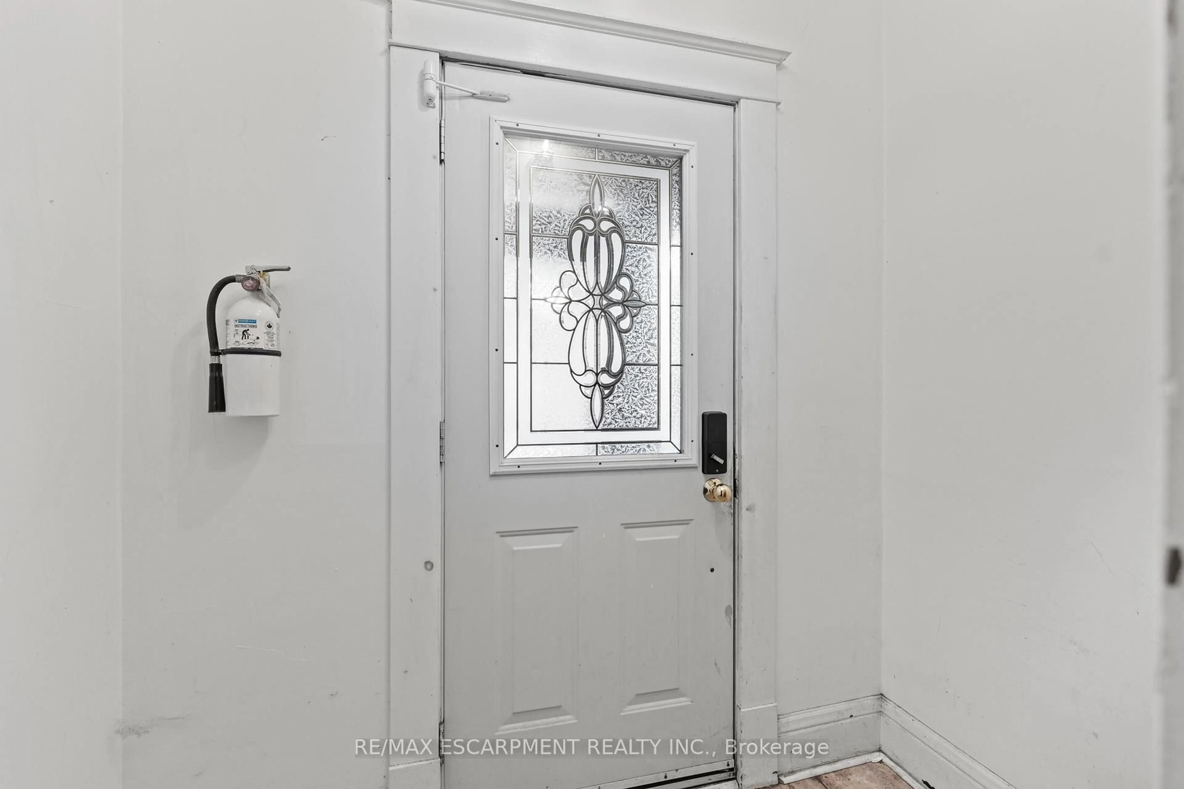 Indoor entryway for 14 Norway Ave, Hamilton Ontario L8M 2V7
