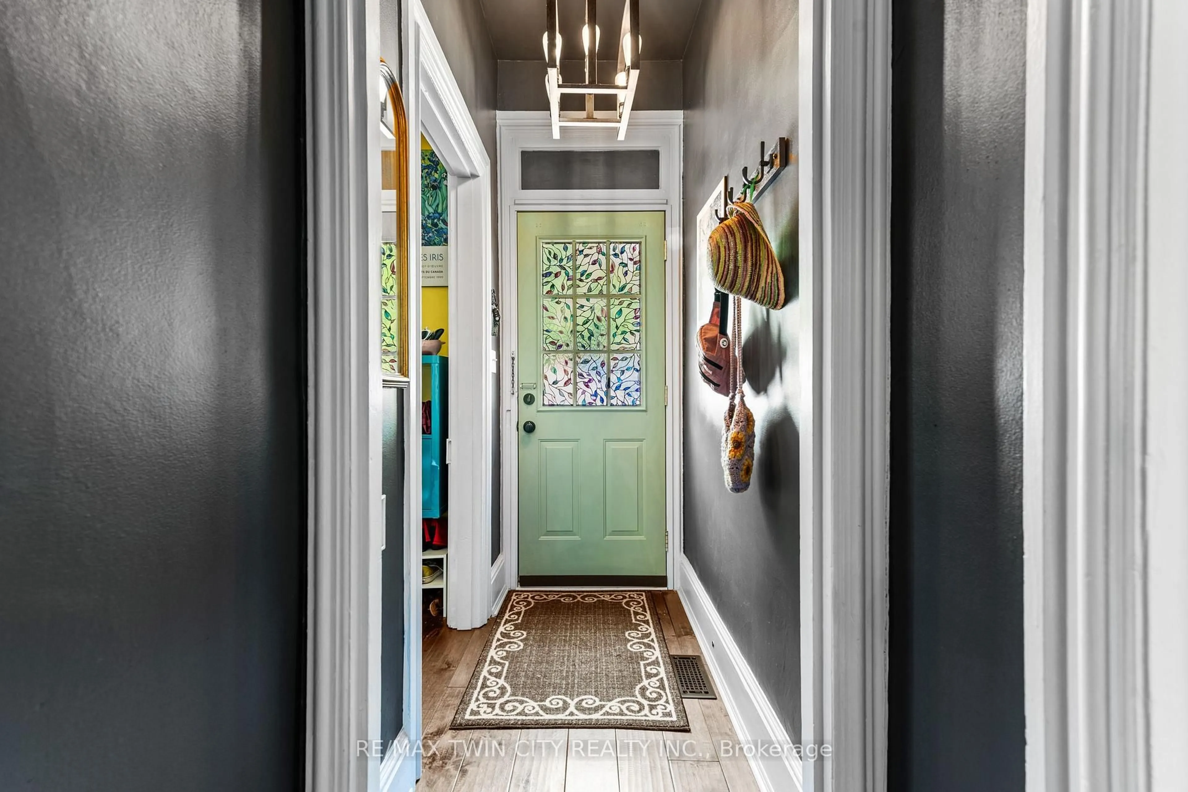 Indoor entryway for 5 Metcalfe St, Cambridge Ontario N1S 2N7